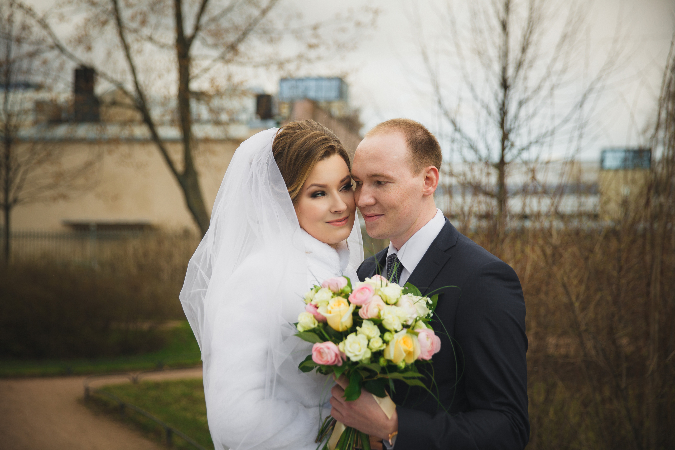 Свадебная фотосъёмка весной в Санкт-Петербурге. Семейный фотограф, свадебный фотограф, женский портрет в Санкт-Петербу
