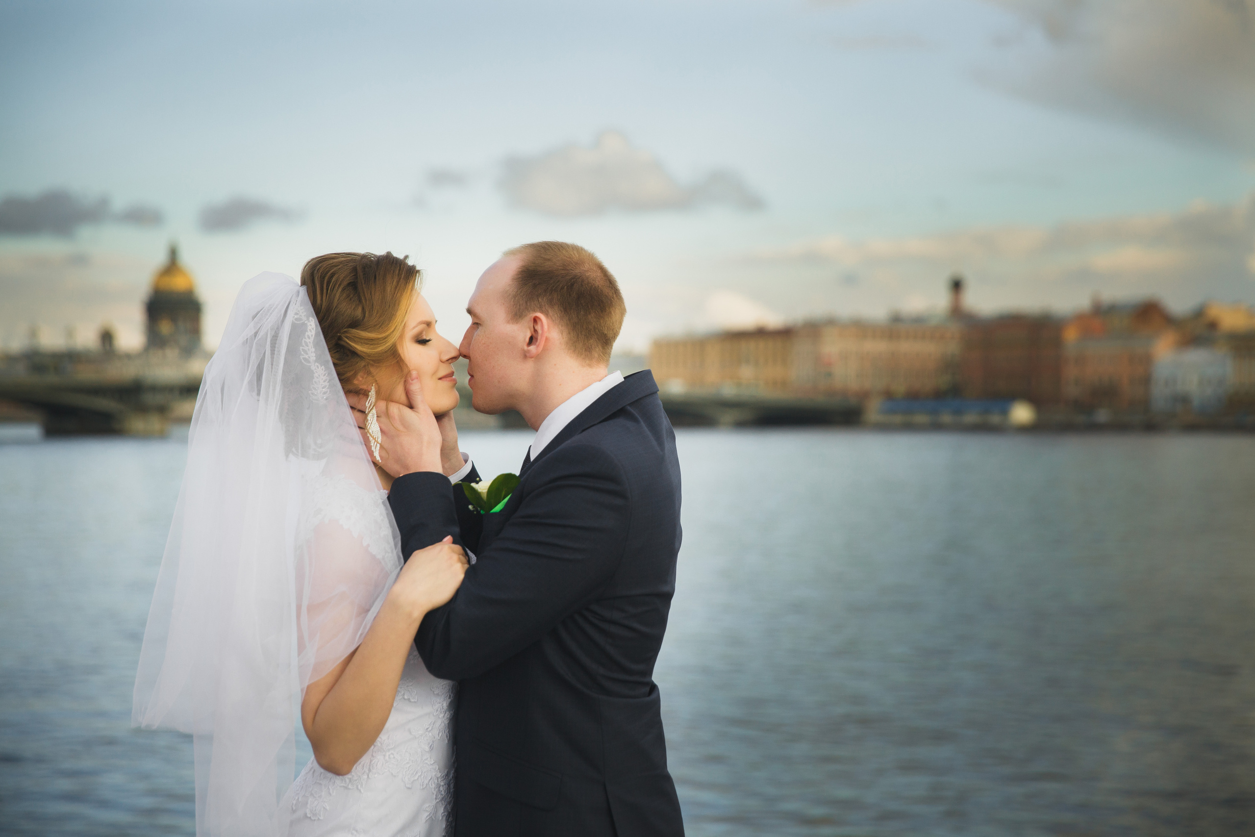 Свадебная фотосъёмка весной в Санкт-Петербурге. Семейный фотограф, свадебный фотограф, женский портрет в Санкт-Петербу