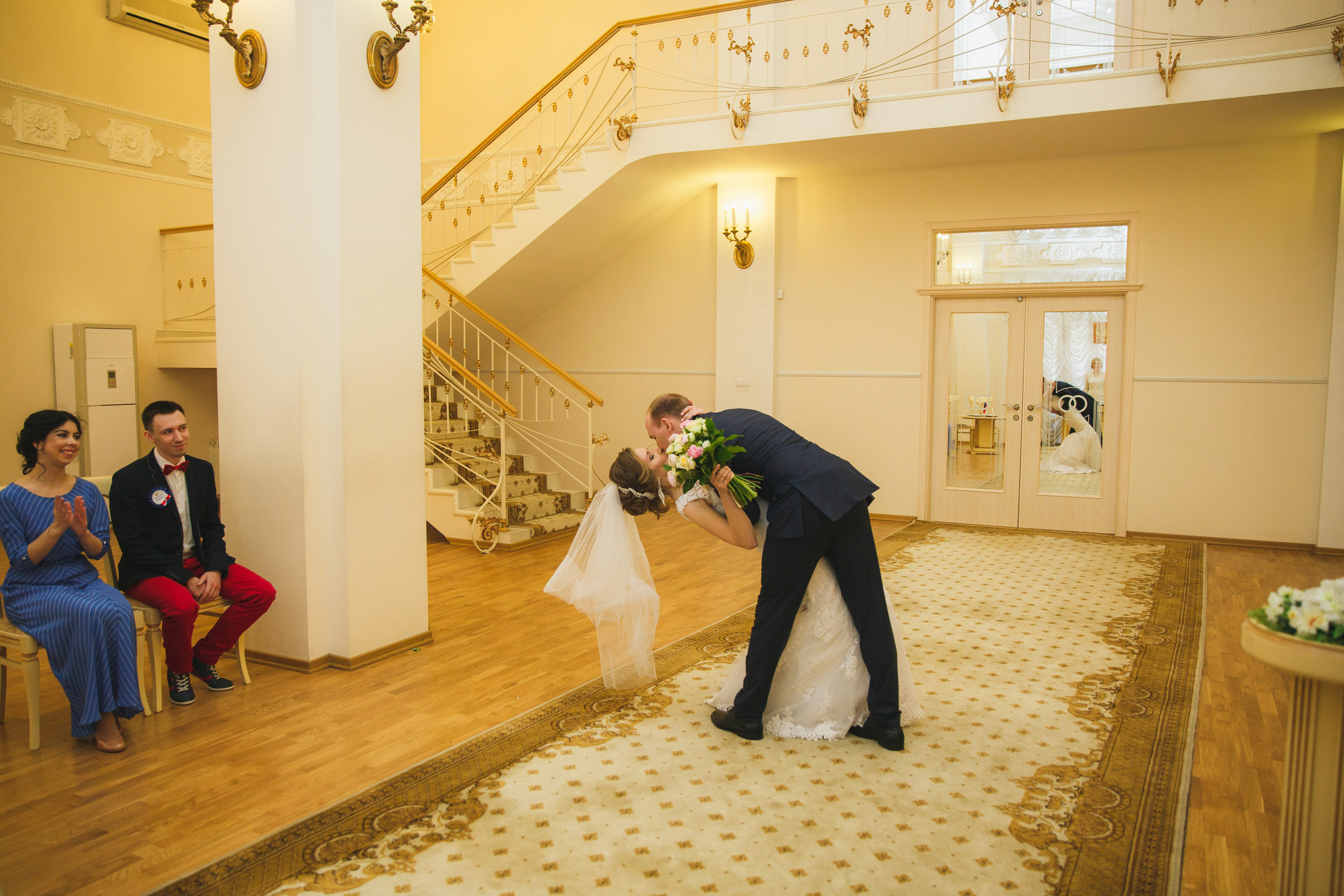 Свадебная фотосъёмка весной в Санкт-Петербурге. Семейный фотограф, свадебный фотограф, женский портрет в Санкт-Петербу