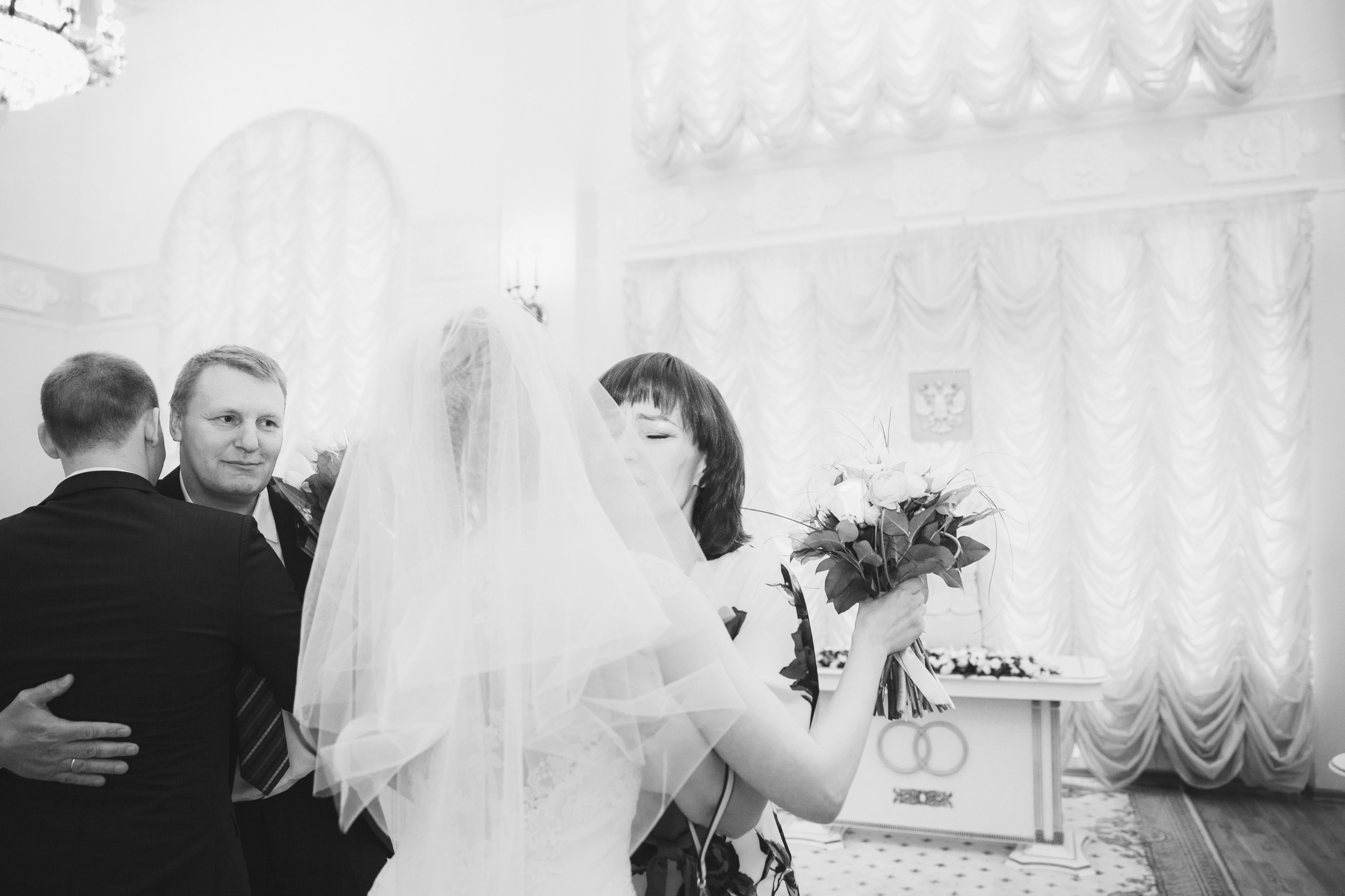 Свадебная фотосъёмка весной в Санкт-Петербурге. Семейный фотограф, свадебный фотограф, женский портрет в Санкт-Петербу