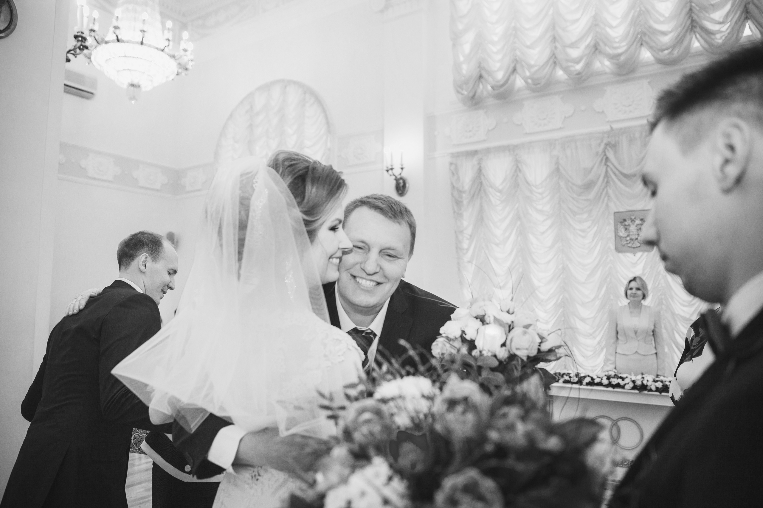 Свадебная фотосъёмка весной в Санкт-Петербурге. Семейный фотограф, свадебный фотограф, женский портрет в Санкт-Петербу