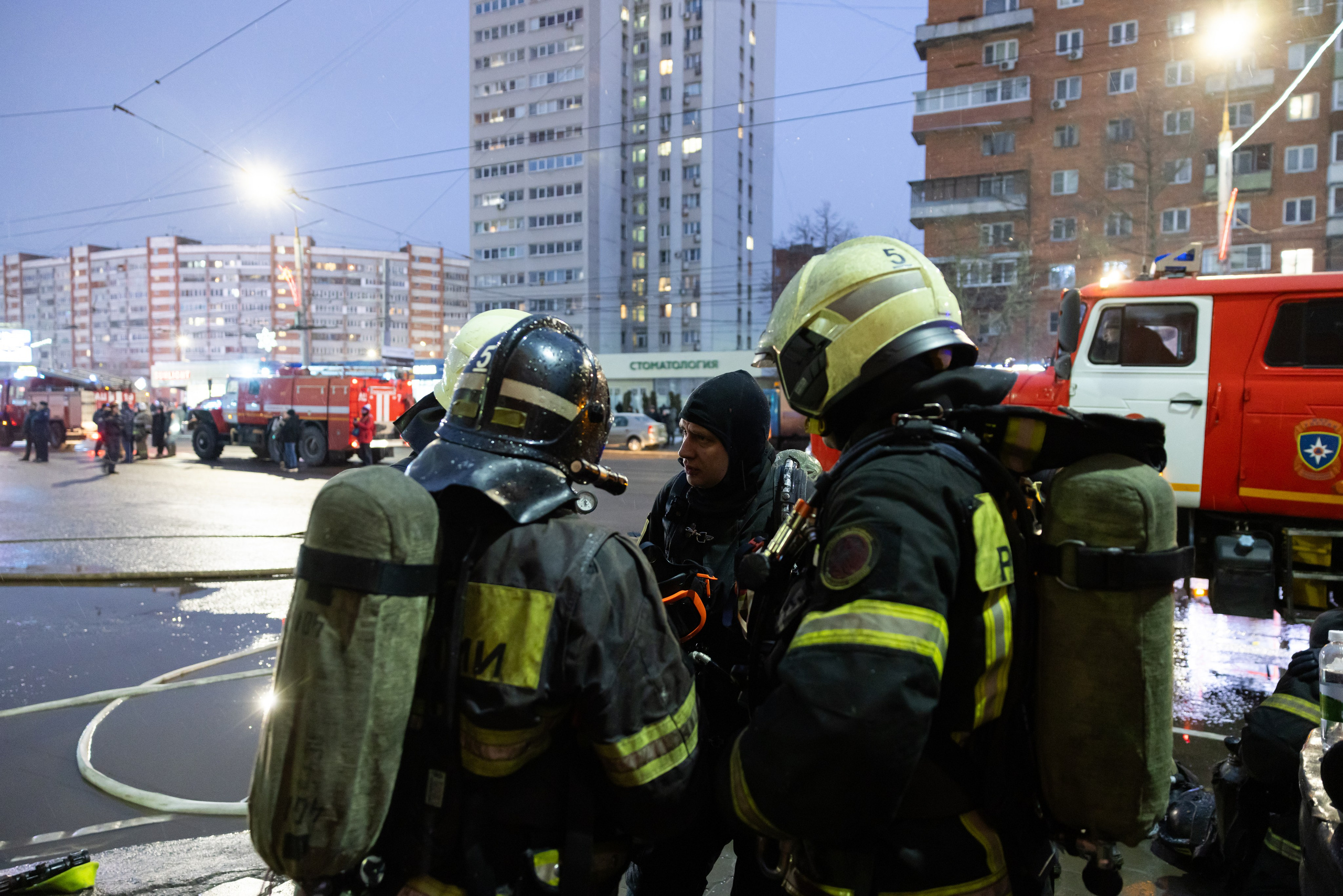 Пожар на ул. Советская 15 (13 января 2025). Репортажный фотограф Алексей Пирязев