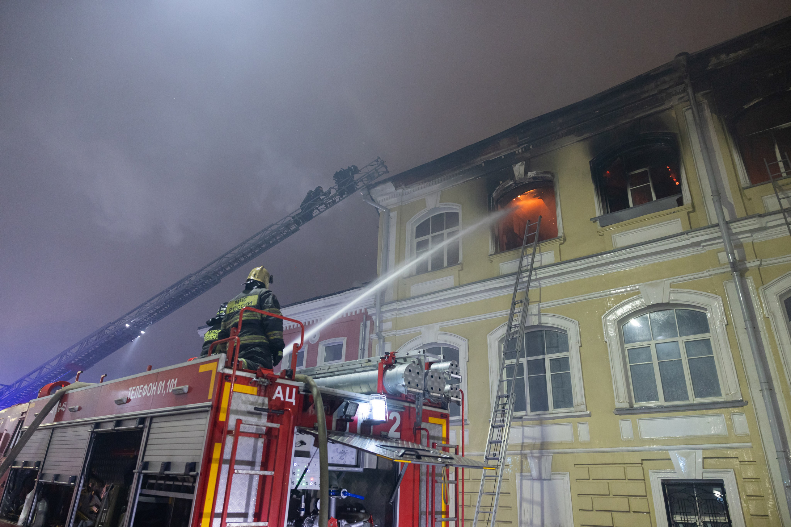 Пожар на ул. Советская 15 (13 января 2025). Репортажный фотограф Алексей Пирязев