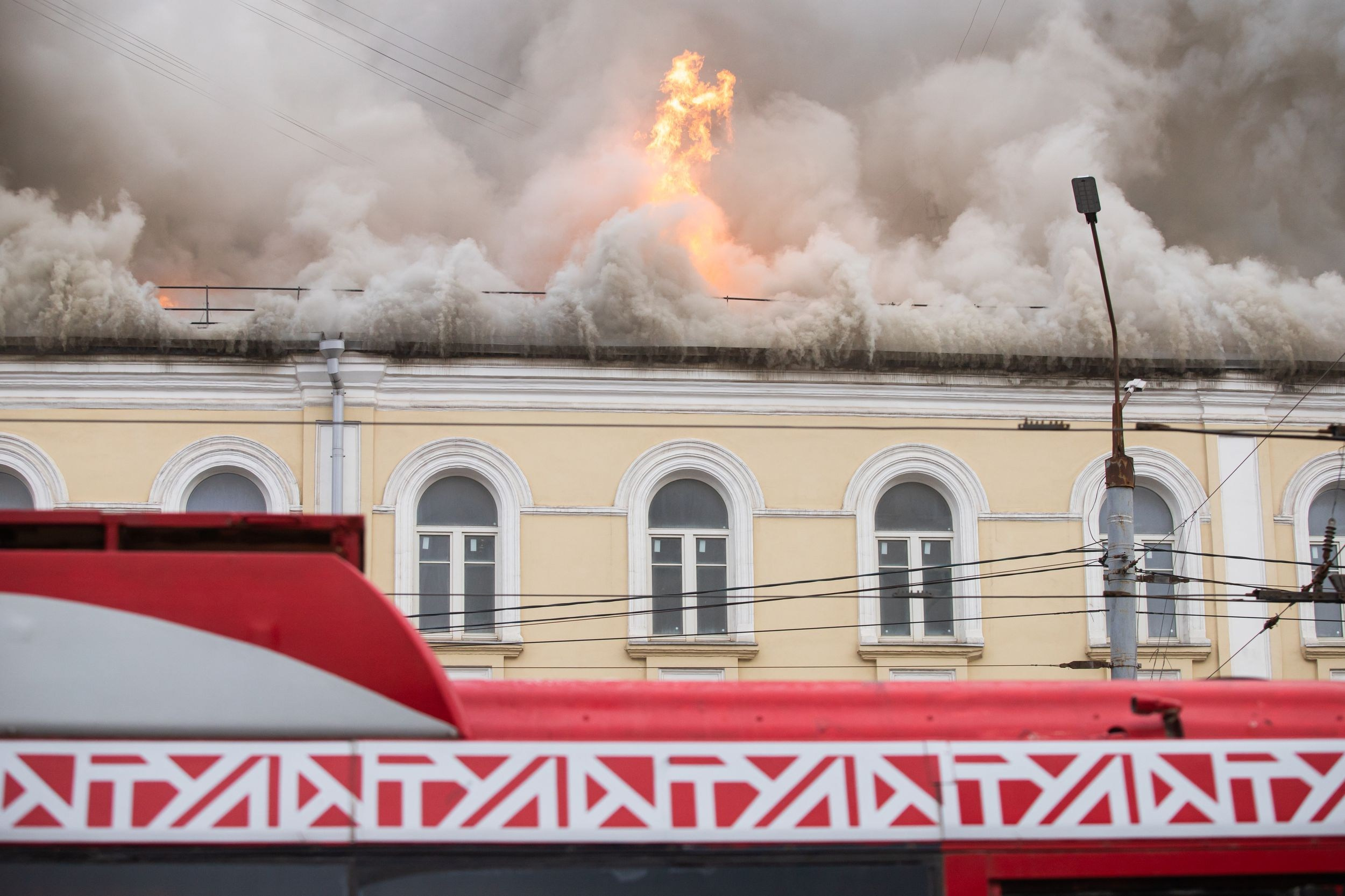 Пожар на ул. Советская 15 (13 января 2025). Репортажный фотограф Алексей Пирязев