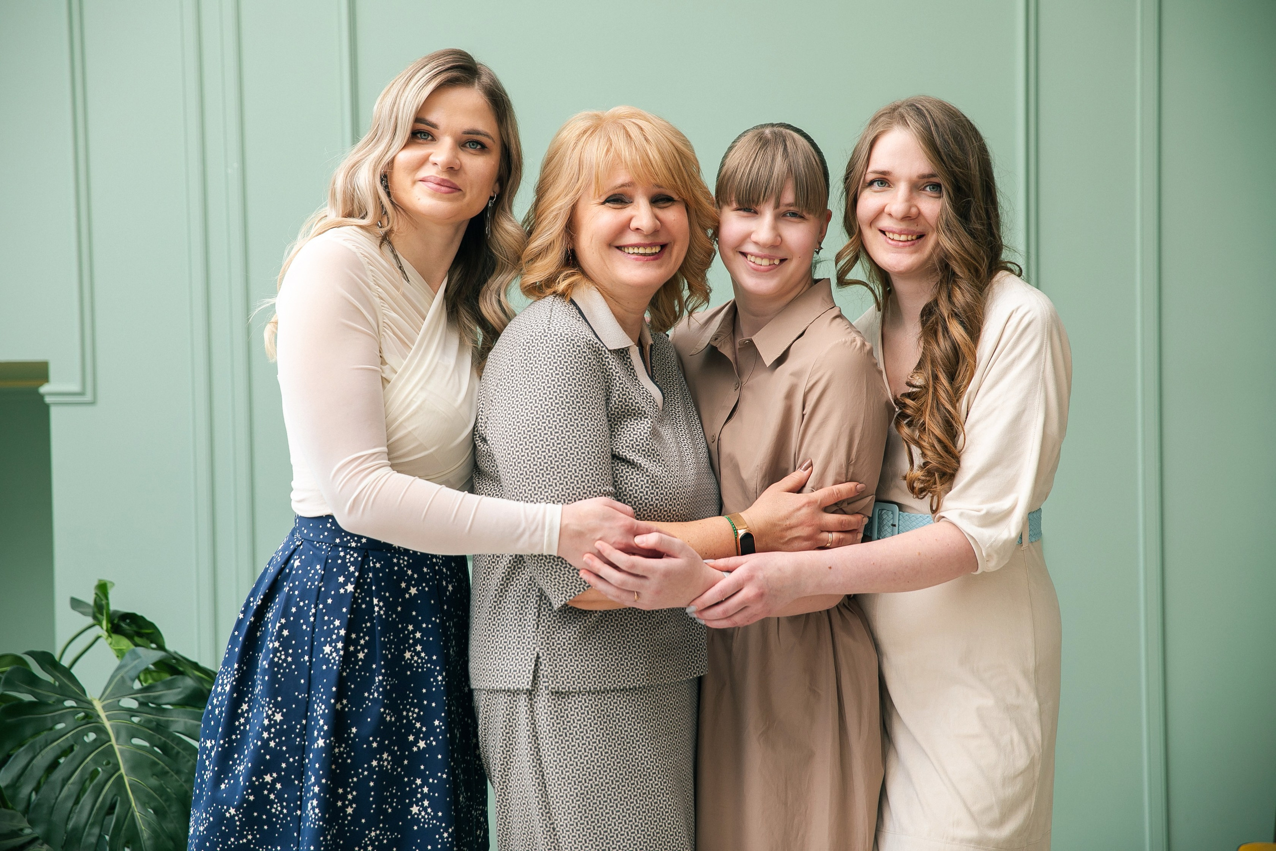 Большая семья в студии. Семейный и школьный фотограф Громова Ольга