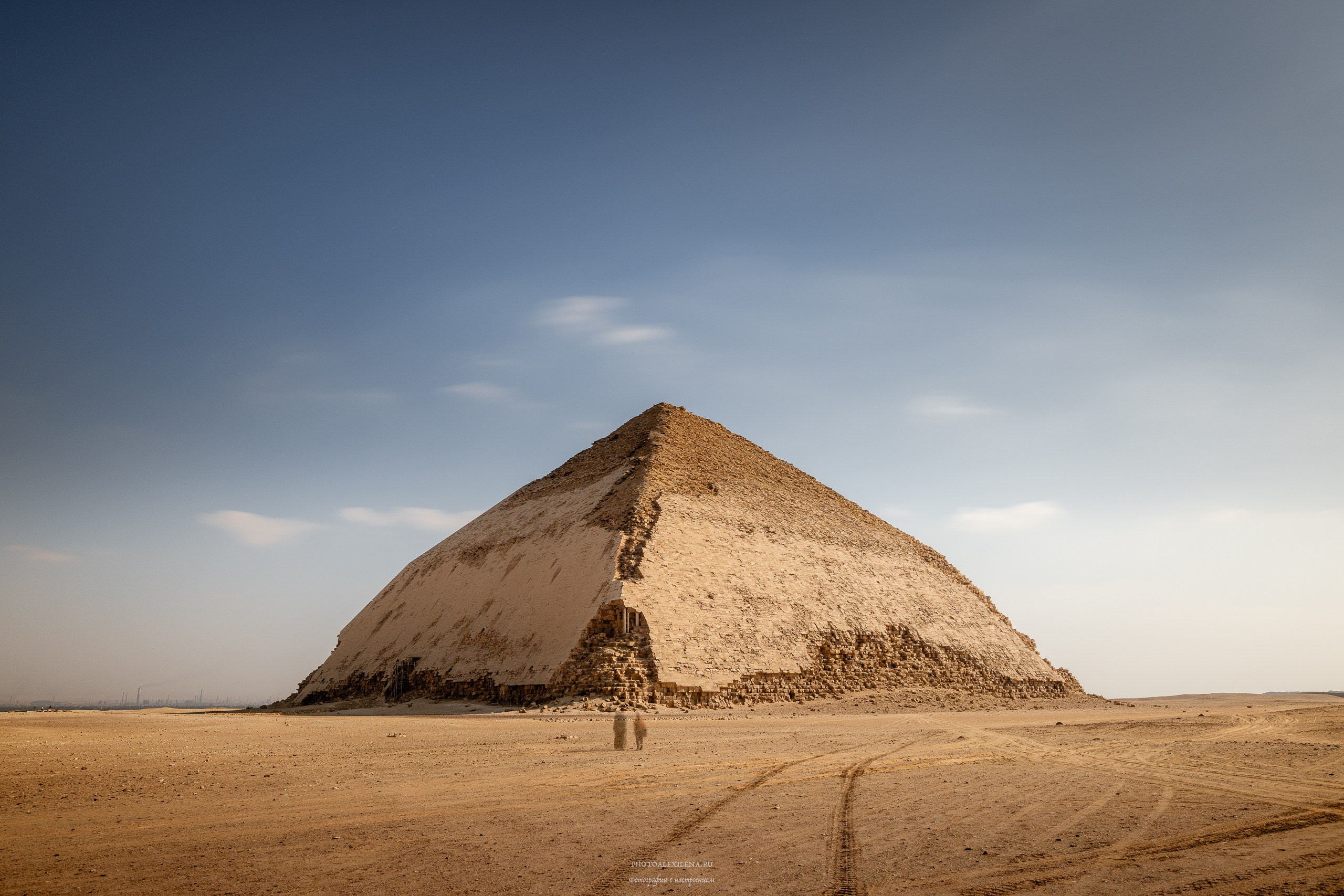 ломаная пирамида