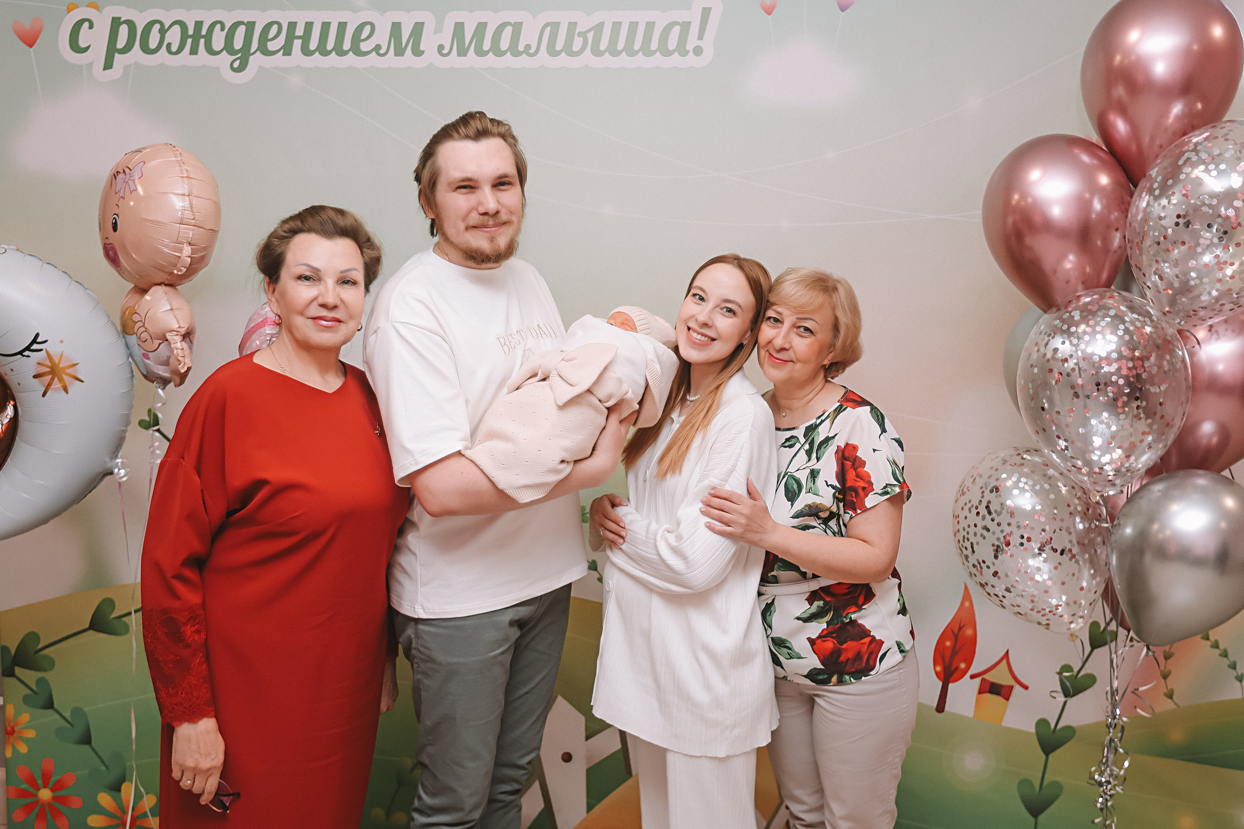 Выписка палата+внизу ПЦЭ. Семейный фотограф Тюмень, фотограф на роды Салмина Мария