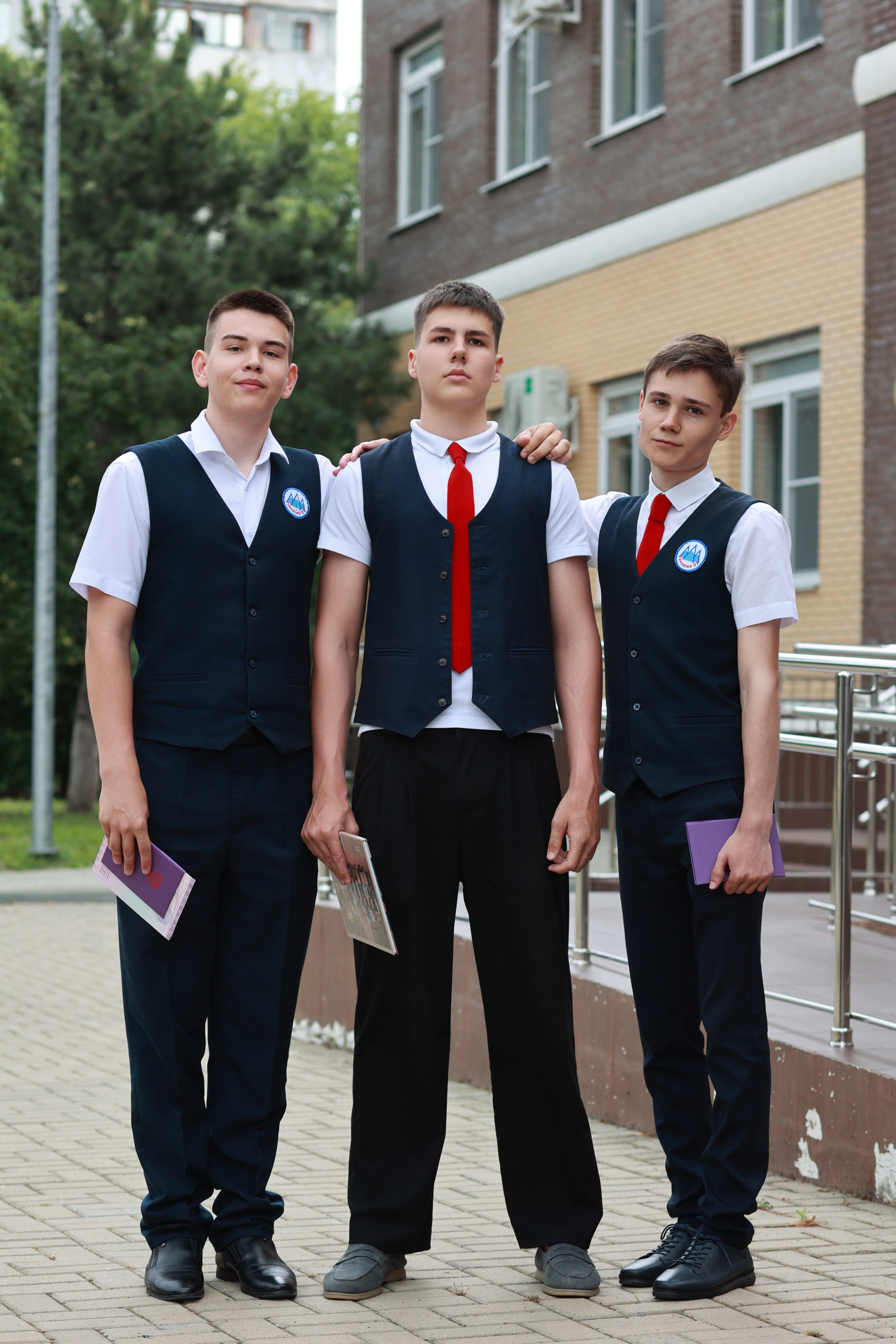 Вручение аттестатов Гимназия 87 (2025 г.). Детский семейный фотограф Краснодар