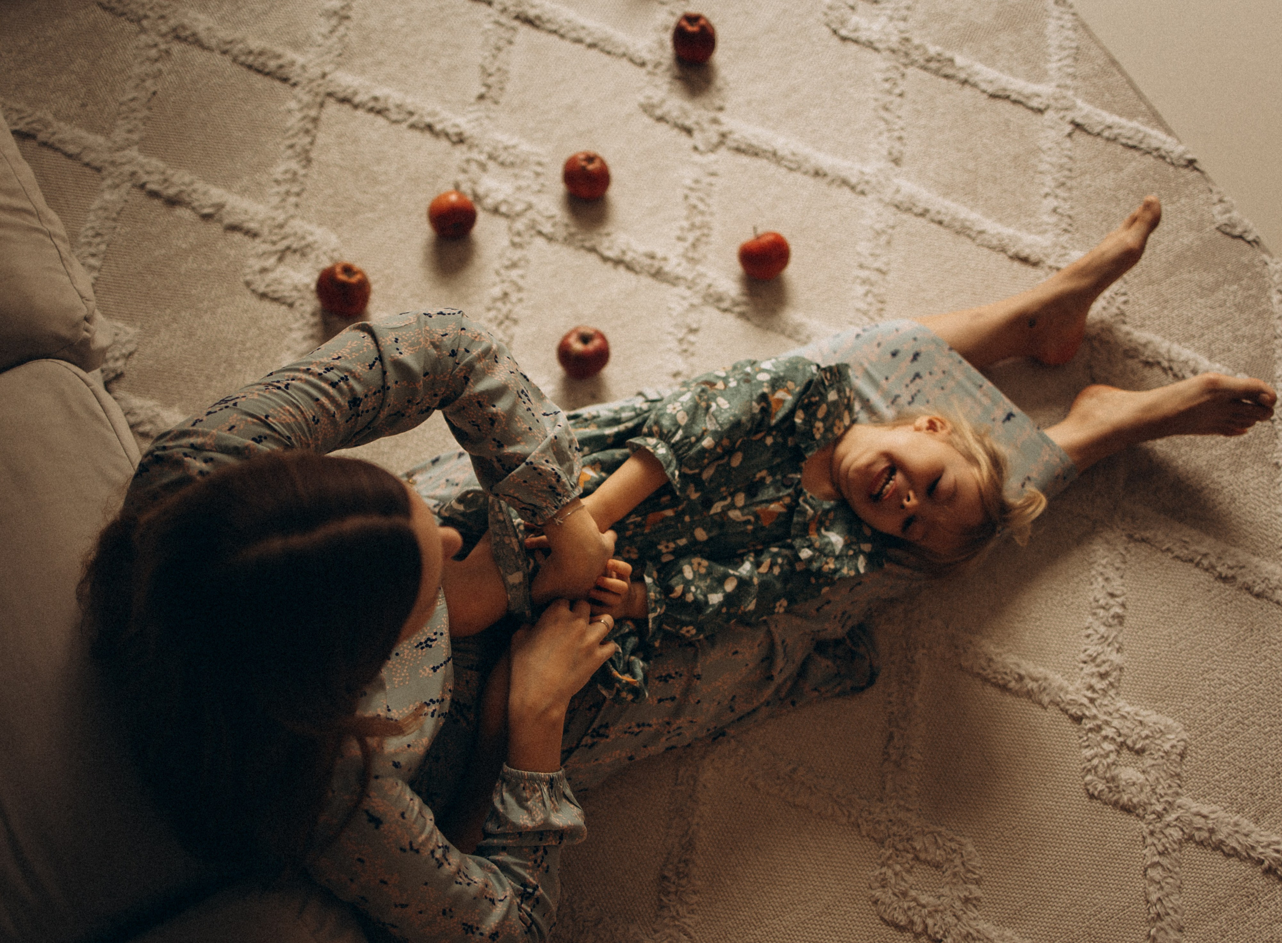 Катерина и Софа — зал Серена. Семейный фотограф в Краснодаре Храмова Анна