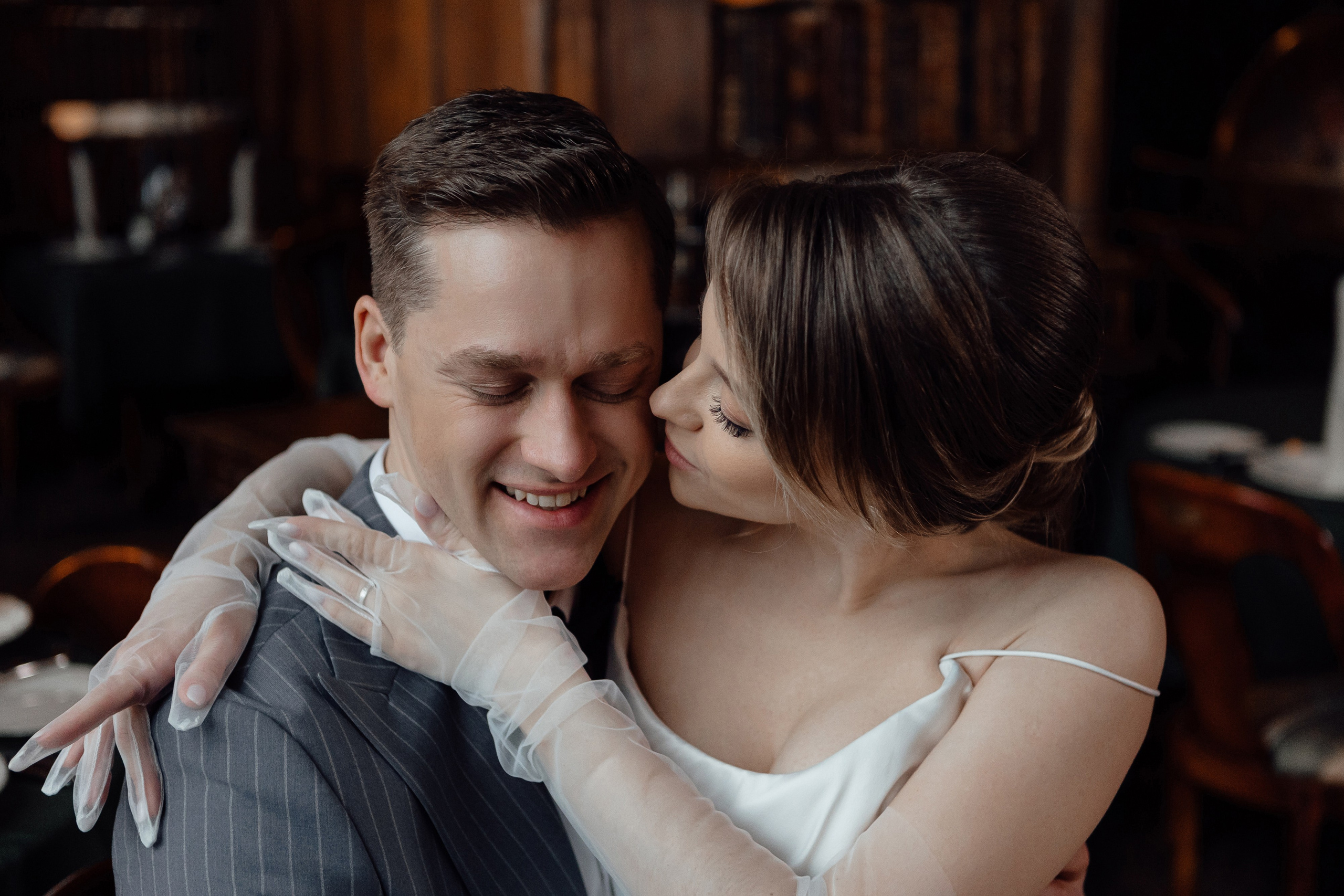 Свадебная фотосессия в Кафе Пушкинъ. Свадебный фотограф в Москве Дарья Олендарёва