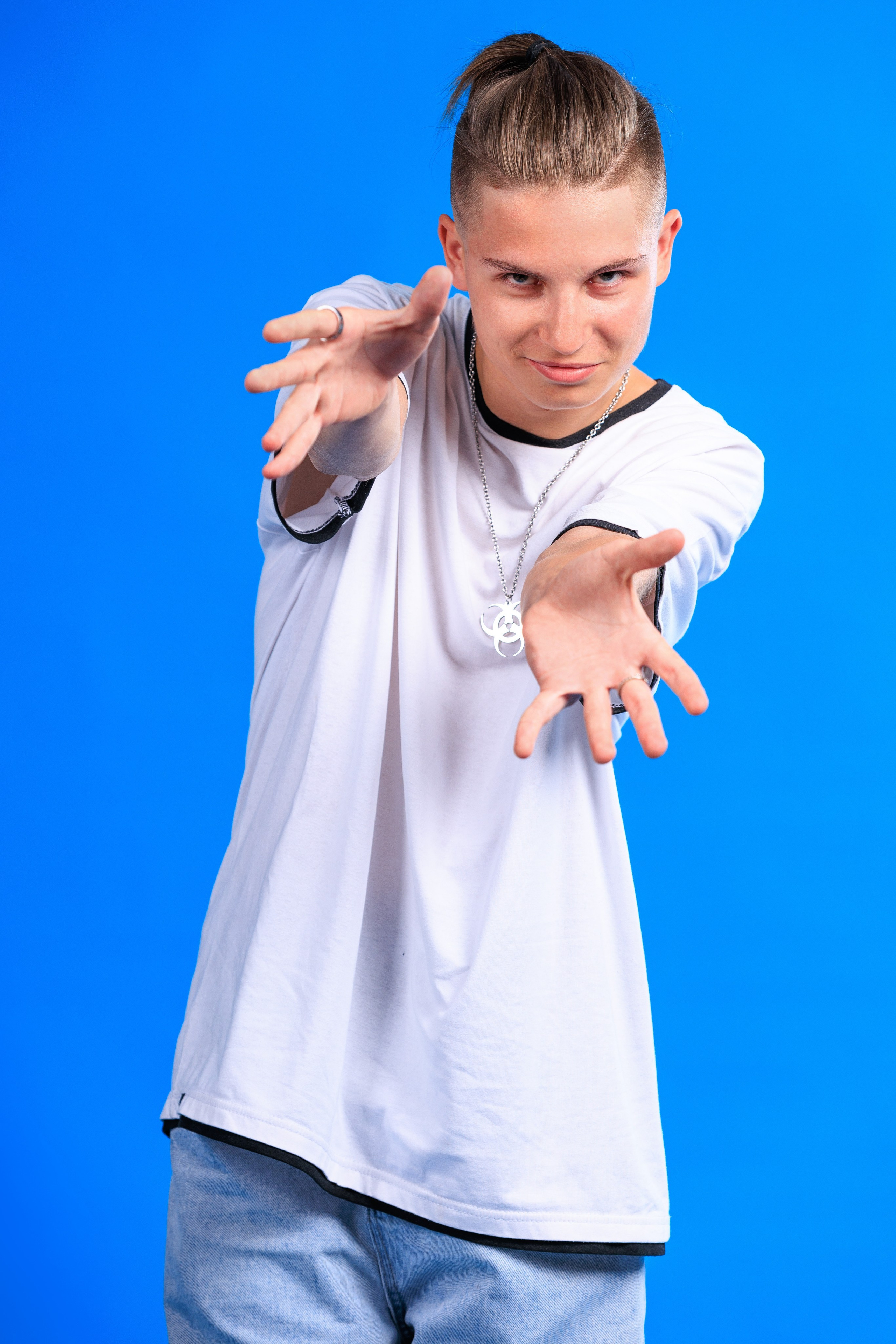 Смотреть фотки в фотостудии. Выпускные альбомы Геленджик, Новороссийск, Краснодар, Туапсе