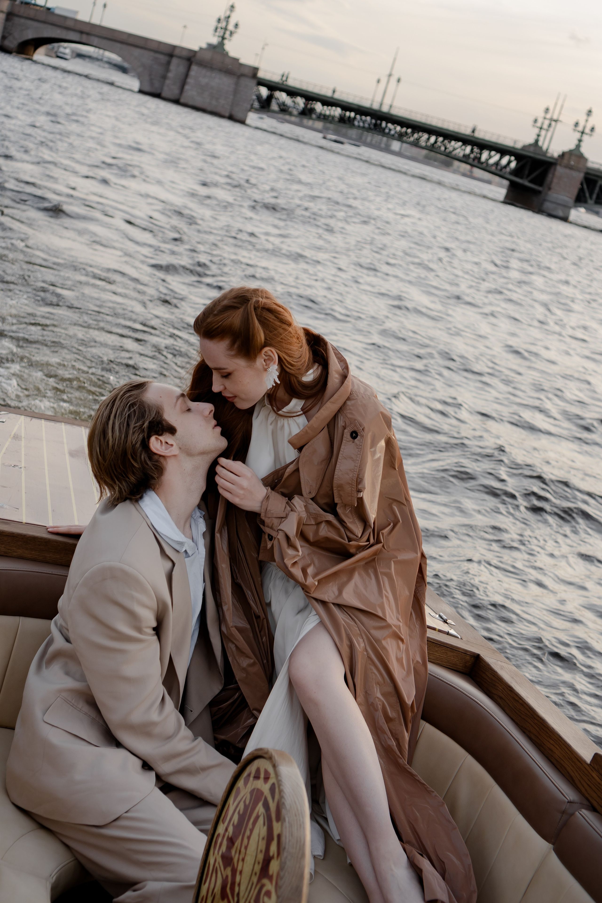 СВАДЕНБНАЯ СЬЕМКА НА КАТЕРЕ ПО КАНАЛАМ САНКТ-ПЕТЕРБУРГА И В АКВАТОРИИ НЕВЫ. Профессиональный фотограф, Санкт-Петербург — Виктория Богомолова