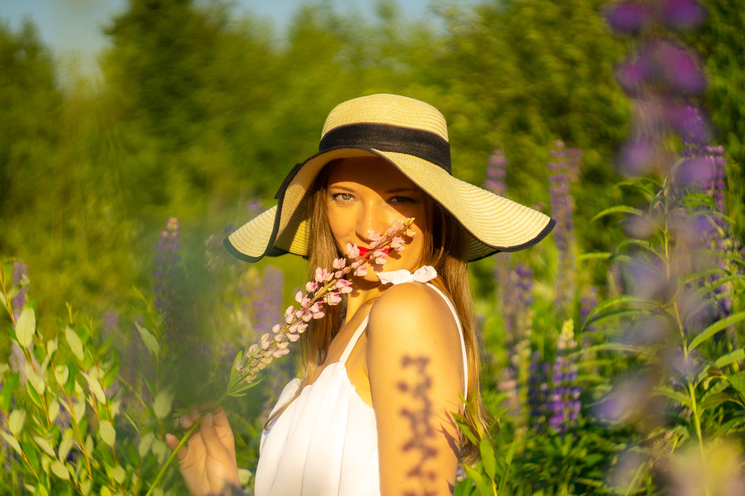 Лиза. Люпины. Портретный фотограф в Санкт-Петербурге Александр Быстрицкий