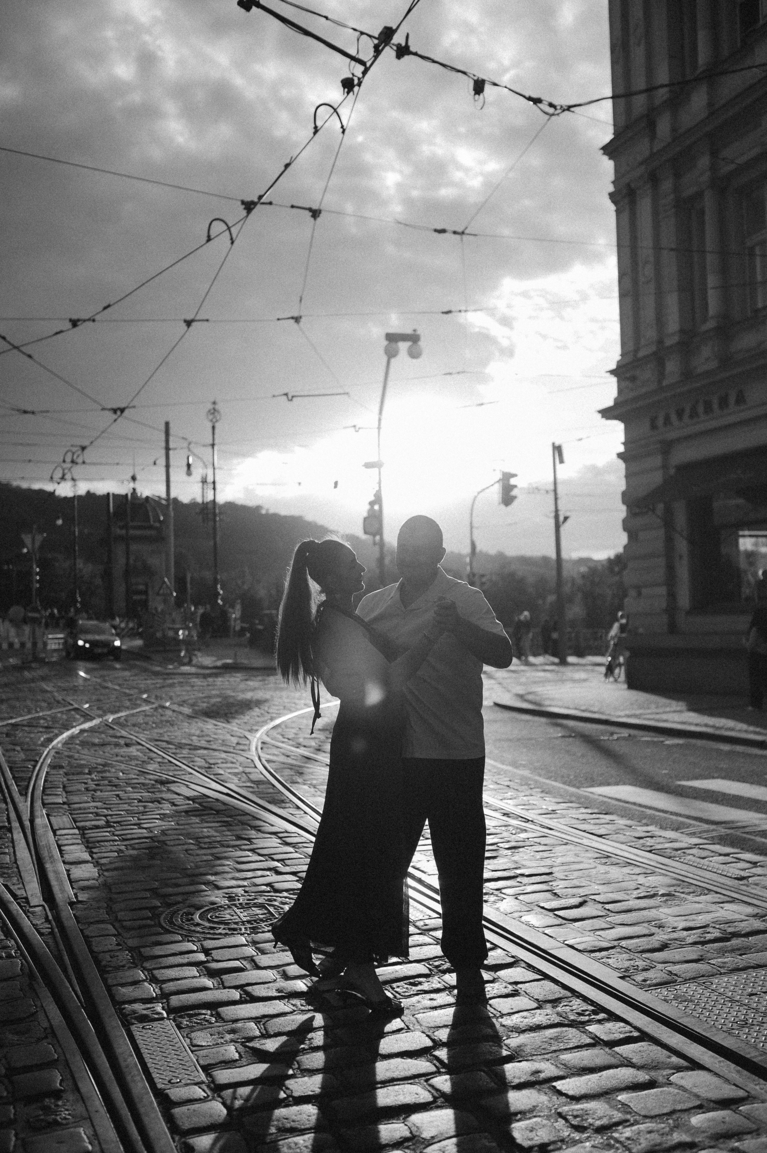 Prague Couple Photoshoot at Sunset. Photographer in Prague Yara Kurkus