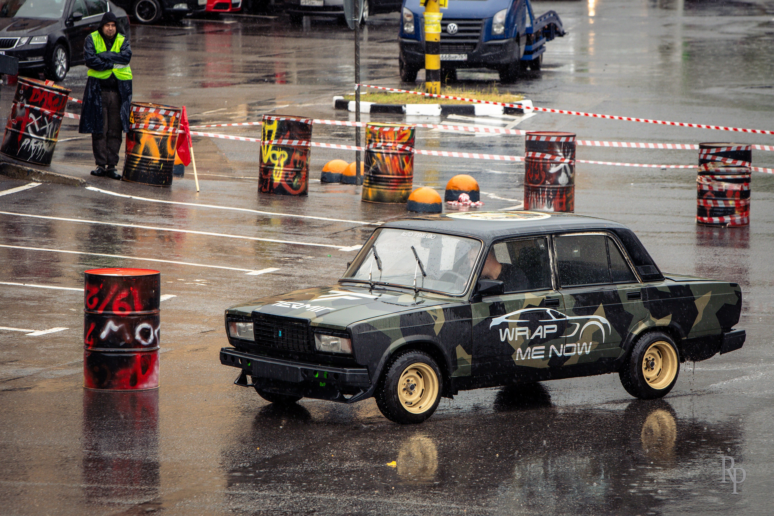 SHOWDOWN. Rusty Photographer