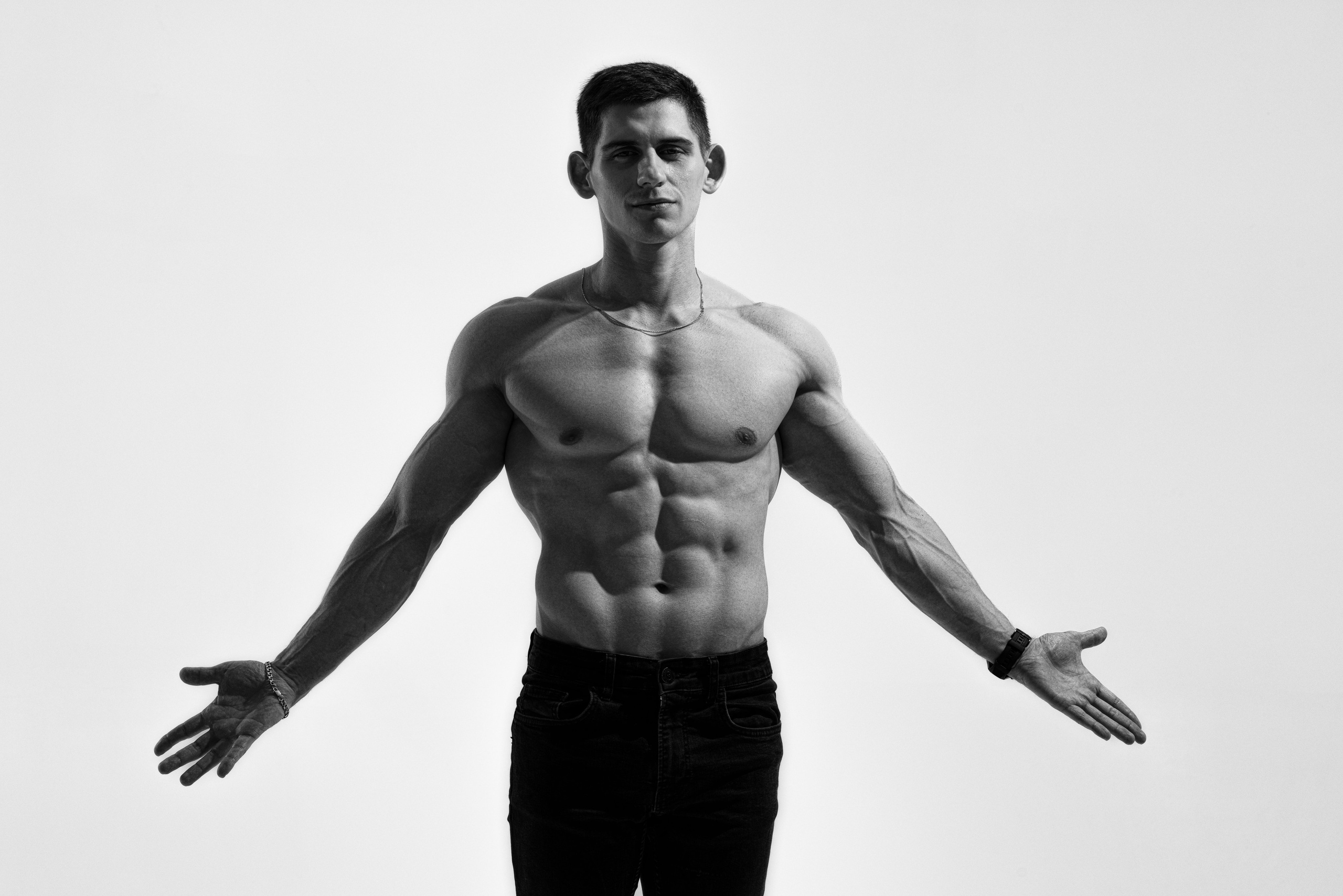 Съемка с Владом на циклораме с импульсным светом для себя и контента. Дмитрий Шульгин, портретный фотограф в Воронеже