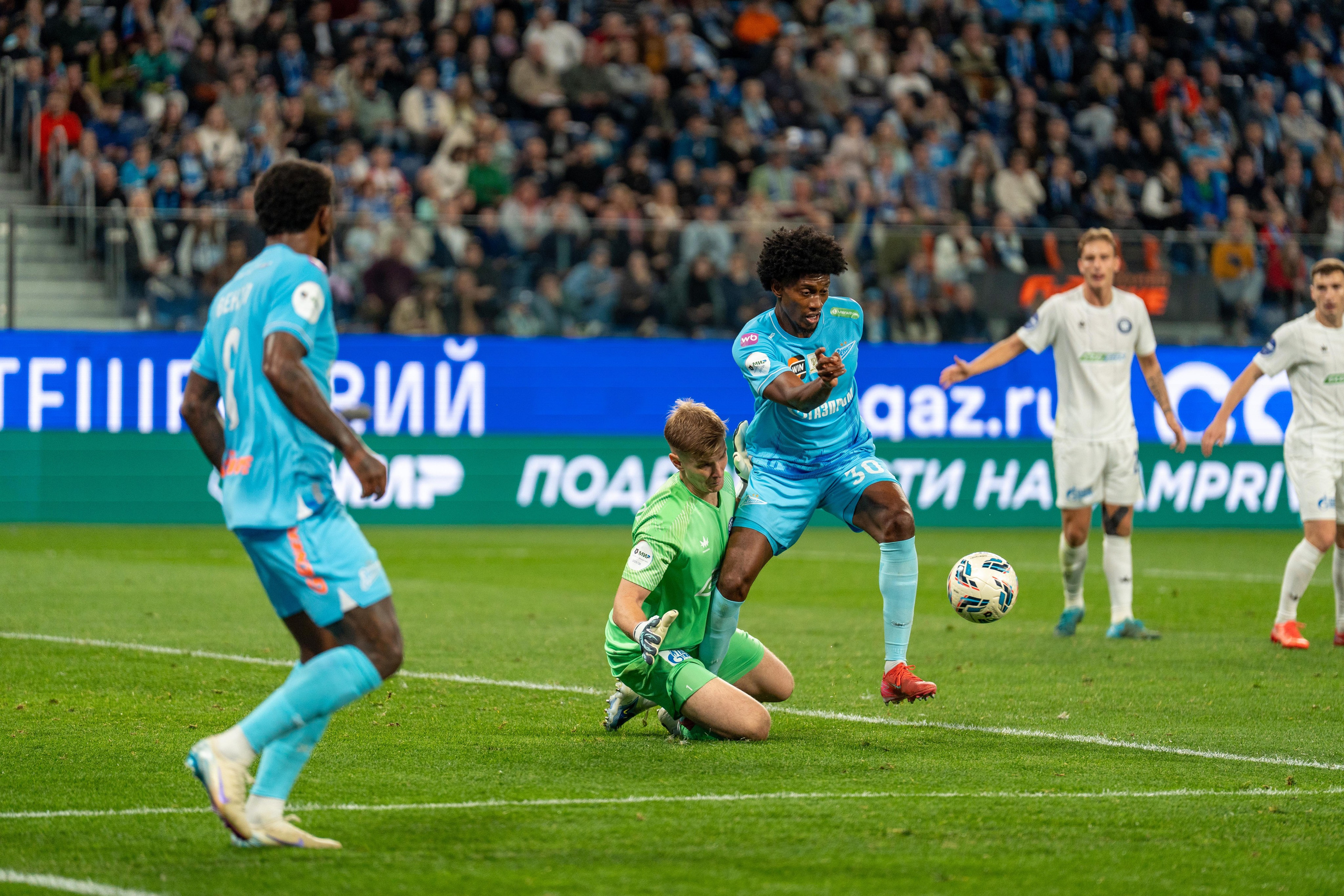 Зенит — Оренбург: репортажная съёмка матча РПЛ в Санкт-Петербурге | Антон Гауф. Спортивный фотограф в Санкт-Петербурге | Антон Гауф