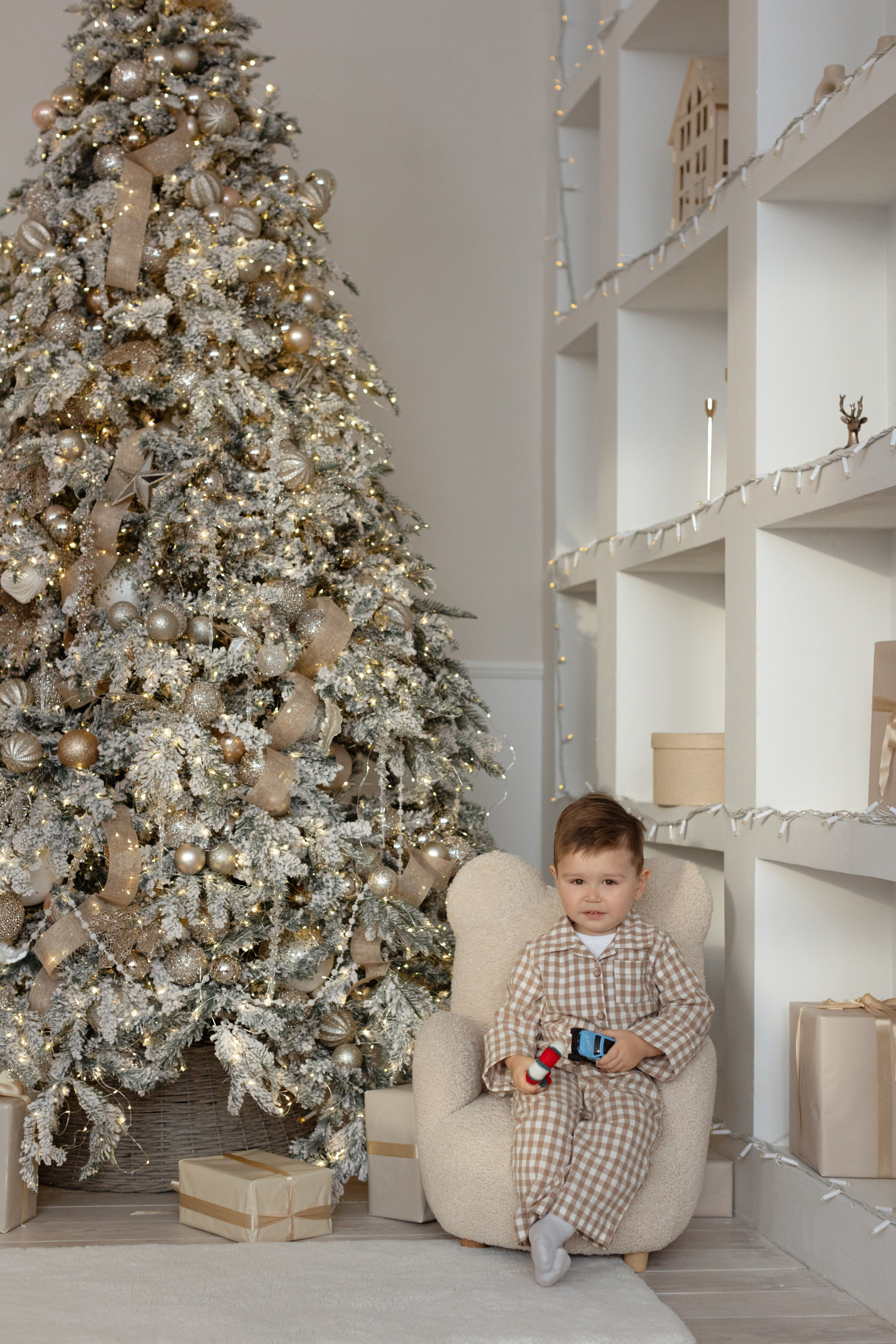 Новогодняя съемка в Историях (Большой зал). Фотограф беременности и новорожденных в Красноярске Вета Ланская