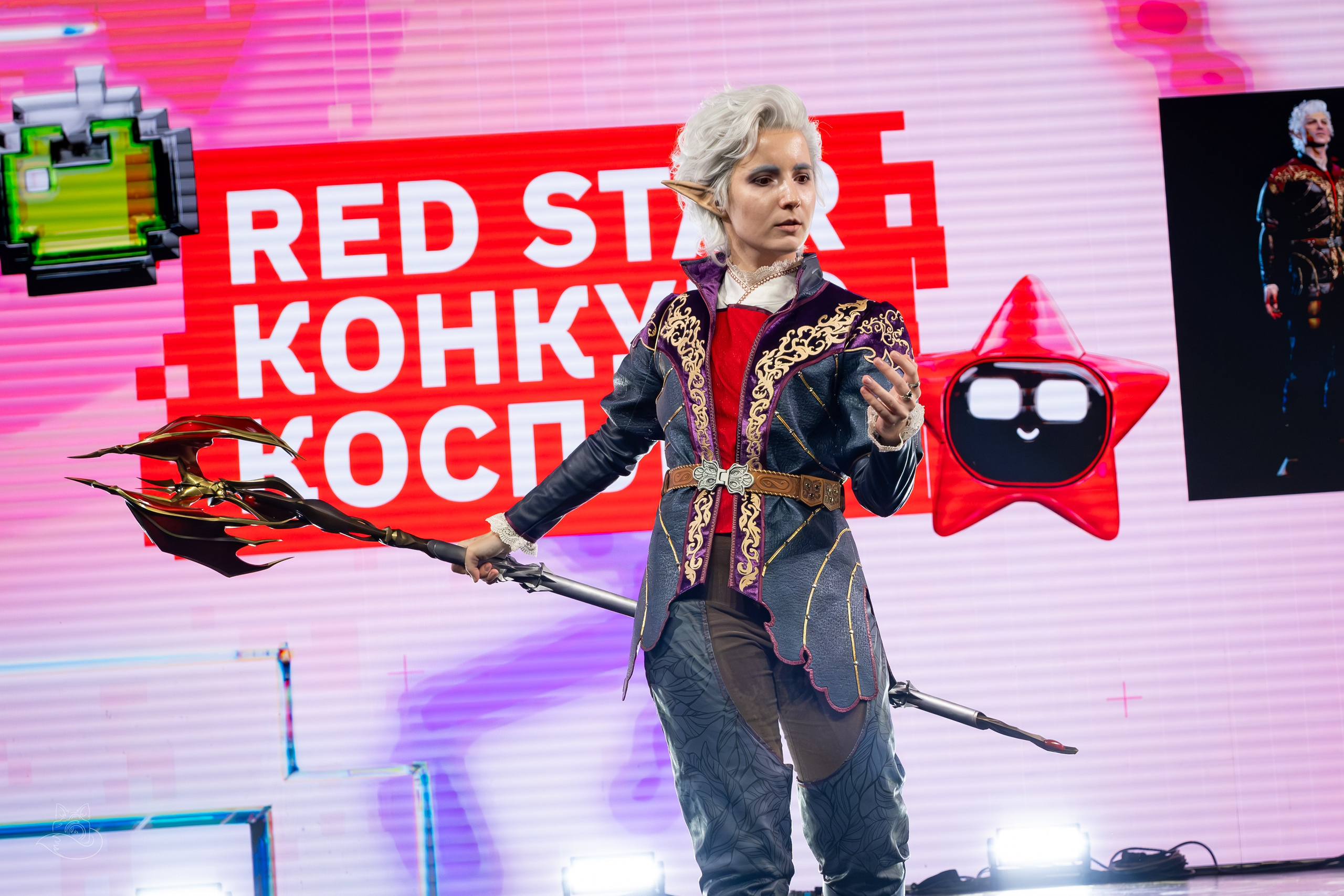 Сцена РЭД ЭКСПО 2024. Косплей фотограф