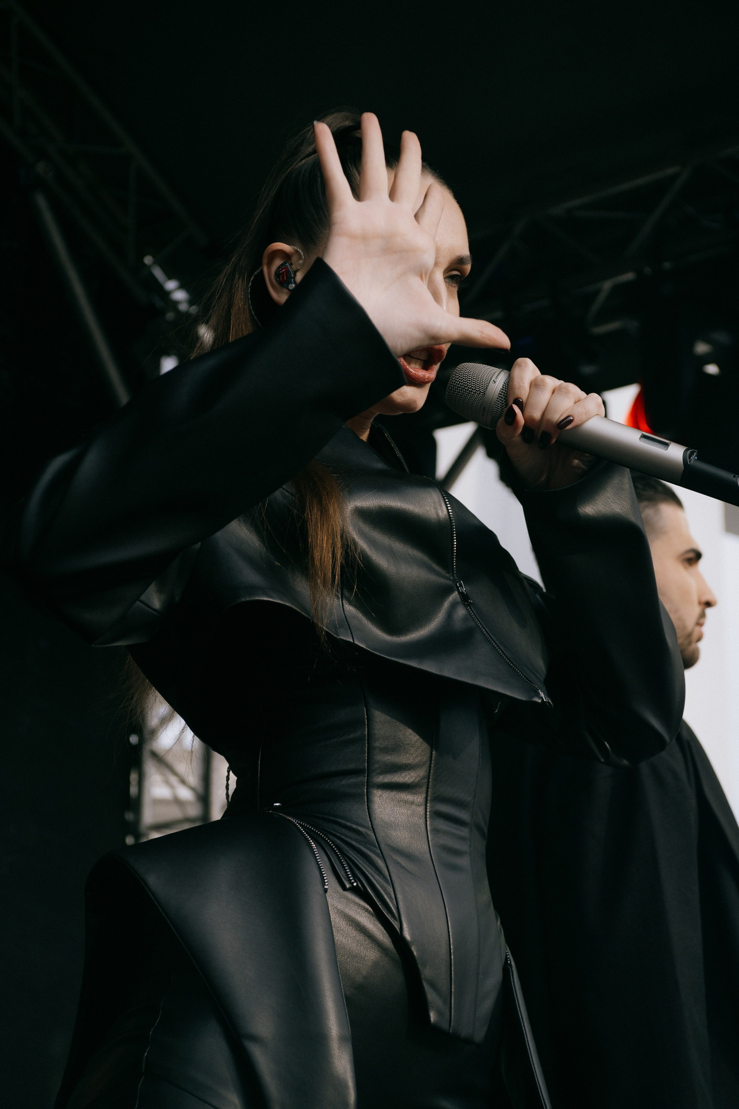 OK Mag SUMMER FEST 2025. Бэкстейдж и репортажный фотограф в Москве Артем Онацко