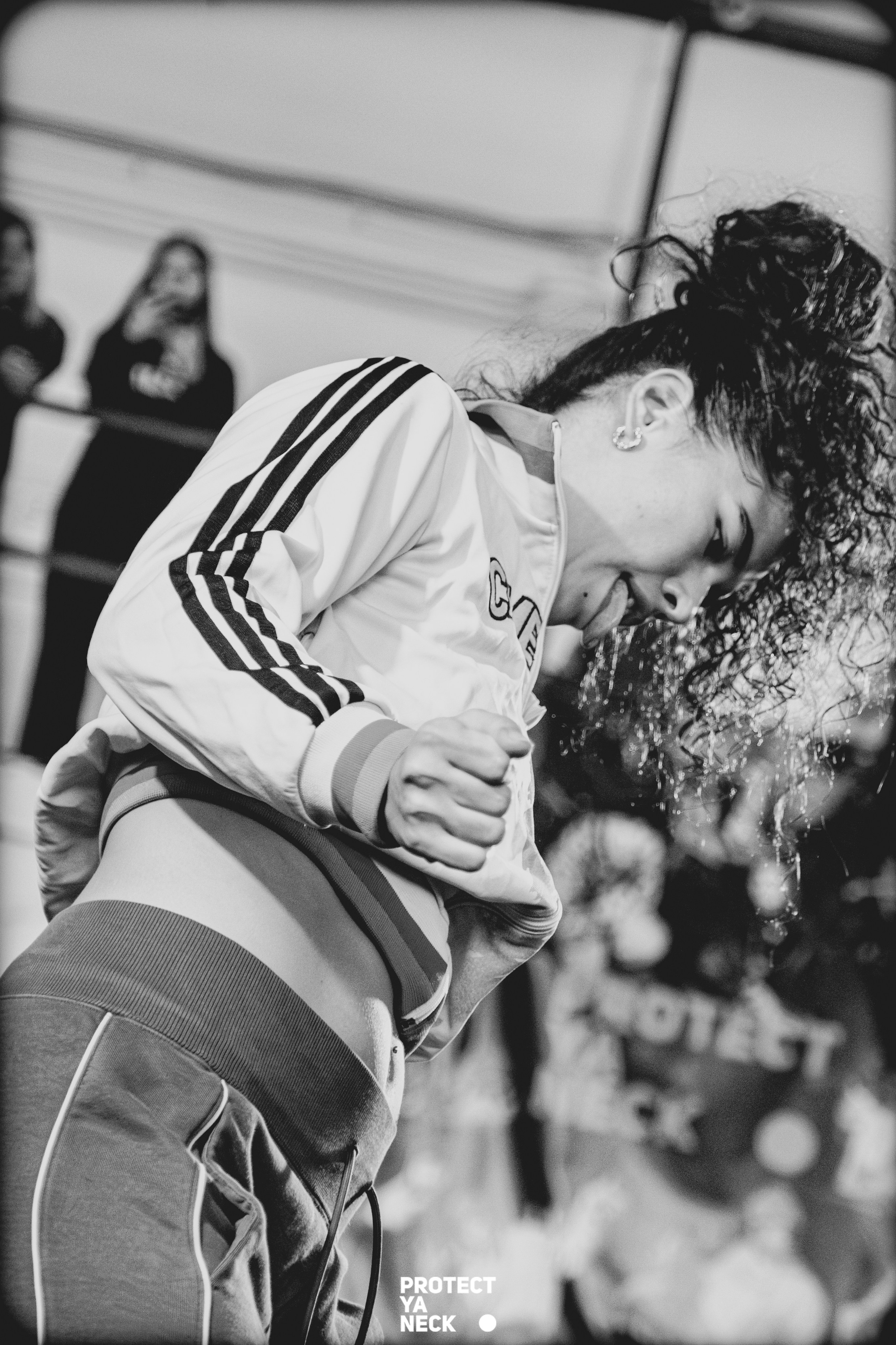 PROTECT YA NECK 22/03 (@youlovebu). Соня бу тебя сфоткала