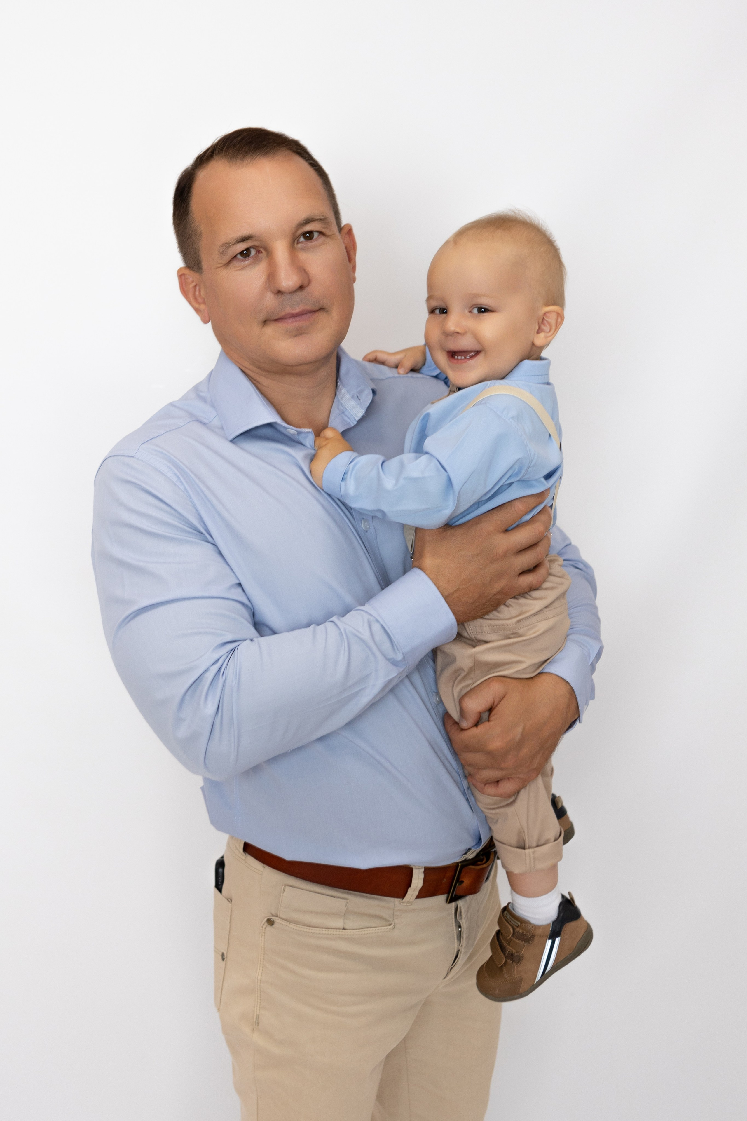 Фото с родителями на однотонных фонах. Фотограф новорожденных. Детский и семейный фотограф Марьяна Юдина