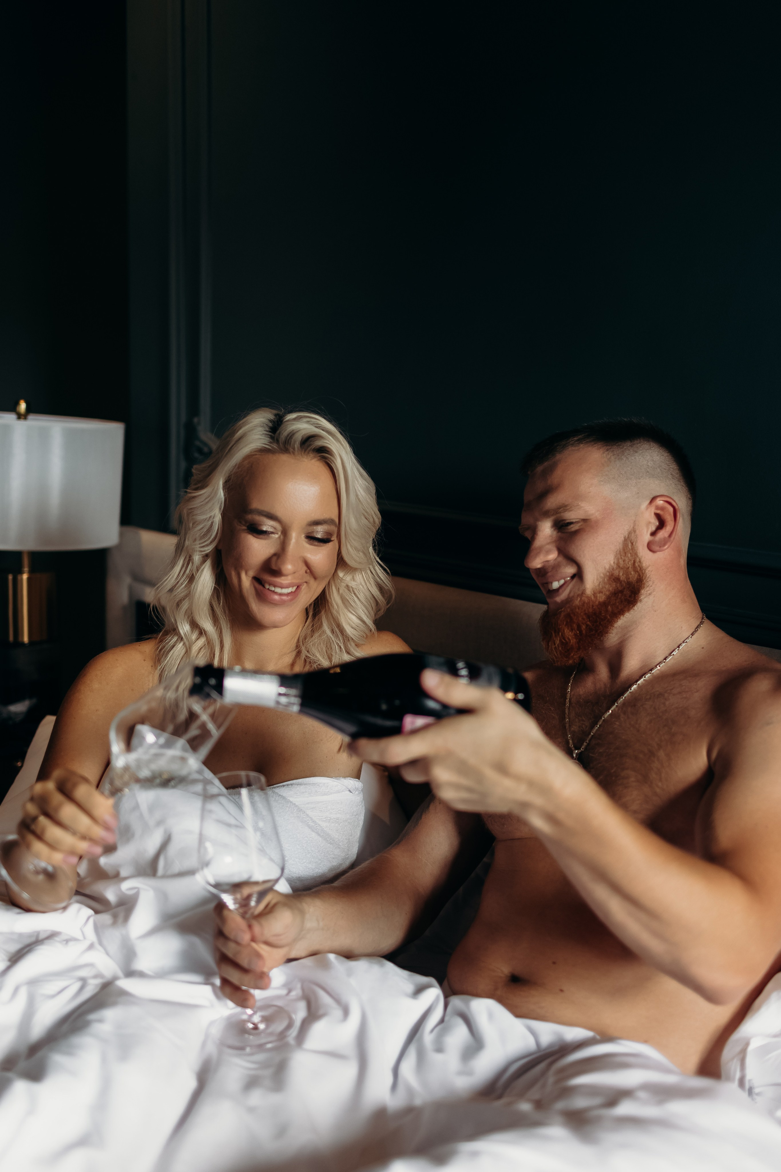 Александр и Елена (сборы, ресторан). Фотограф свадебный семейный в Красноярске Шукшина Наталья