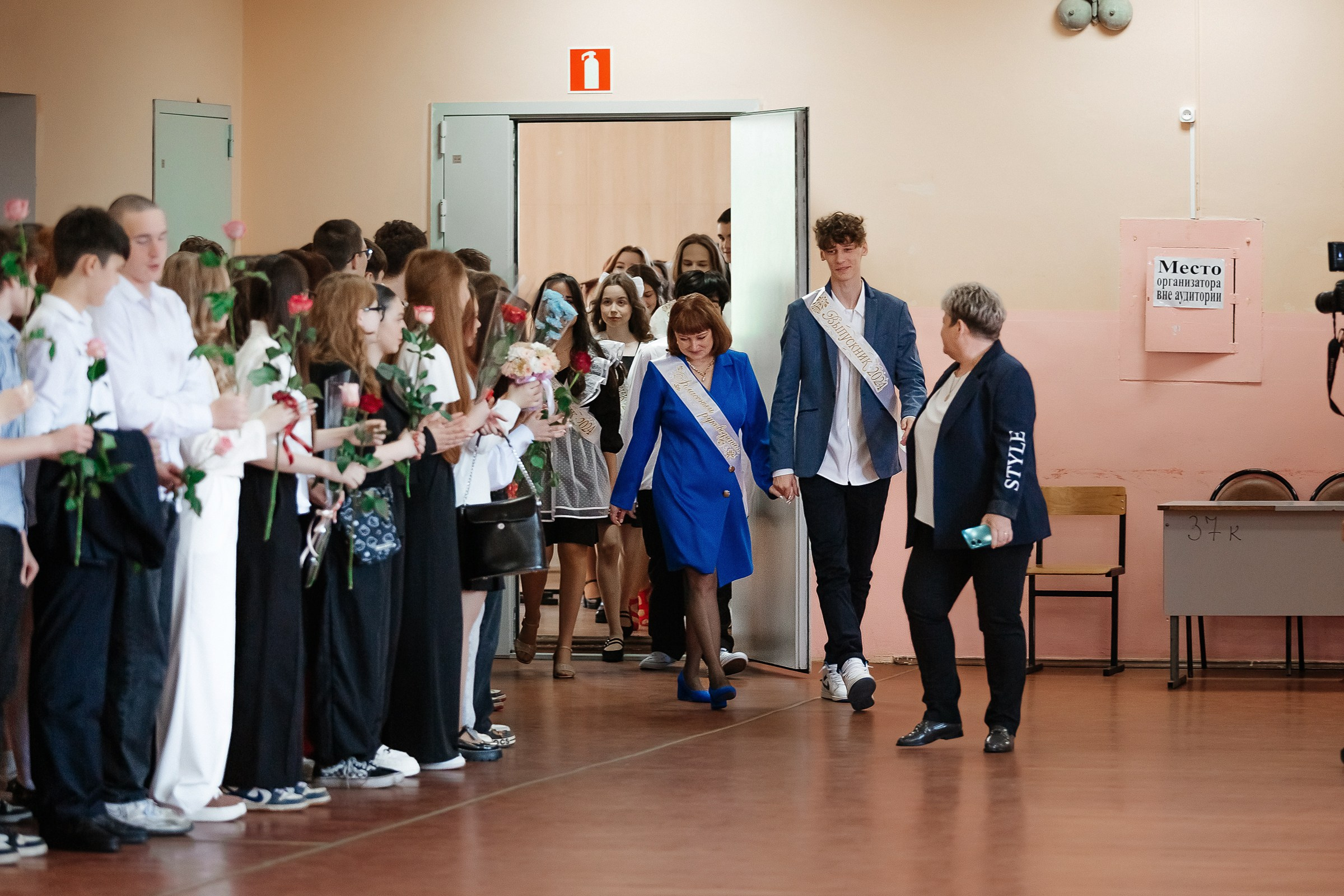 Последний звонок СОШ № 12. Семейный и свадебный фотограф в Москве Леванова Александра