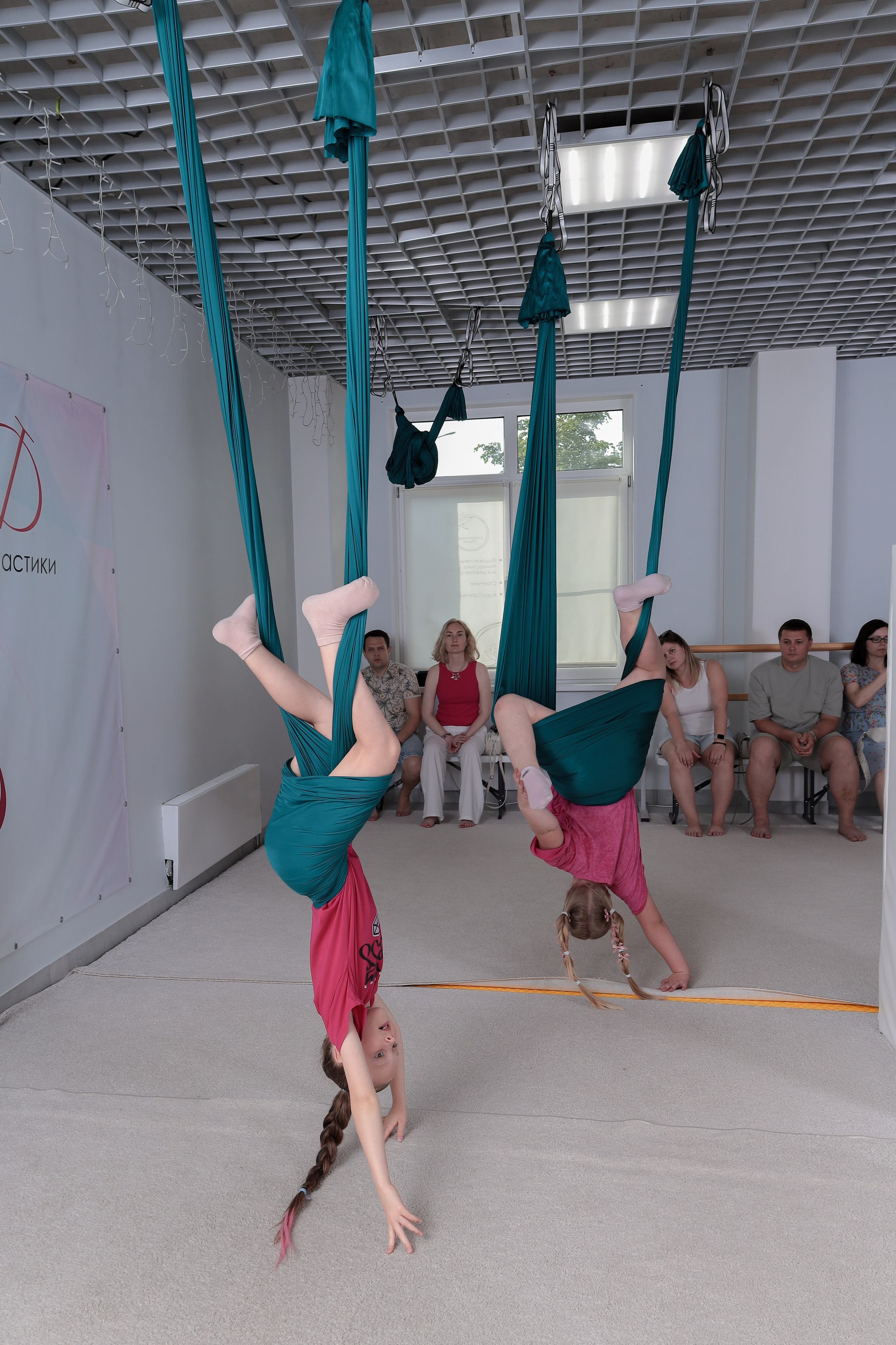 Детская аэройога. Фотограф Надршина Лилия