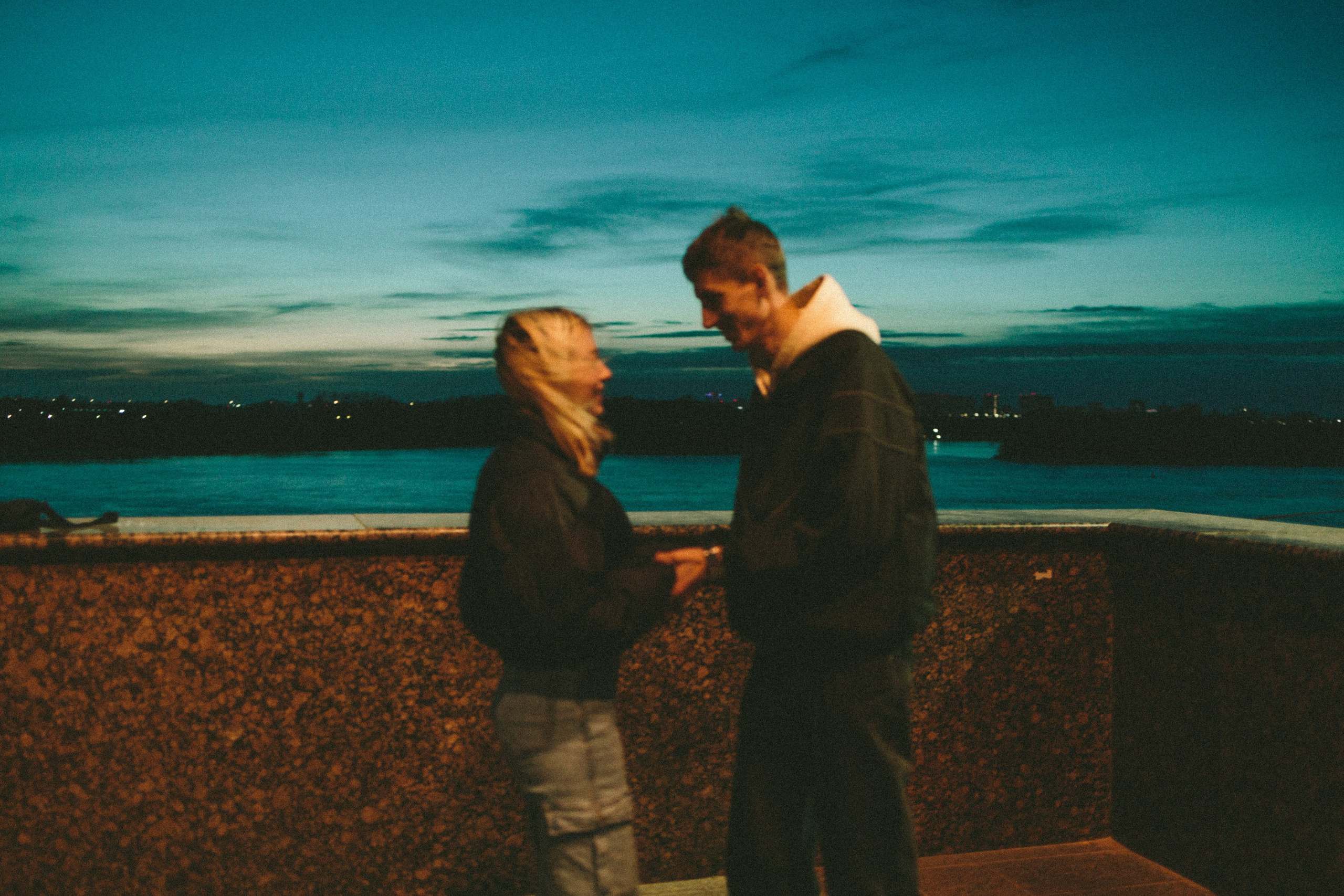 Прогулки по ночному городу. Lifestyle семейный и детский фотограф в Омске Иванова Екатерина