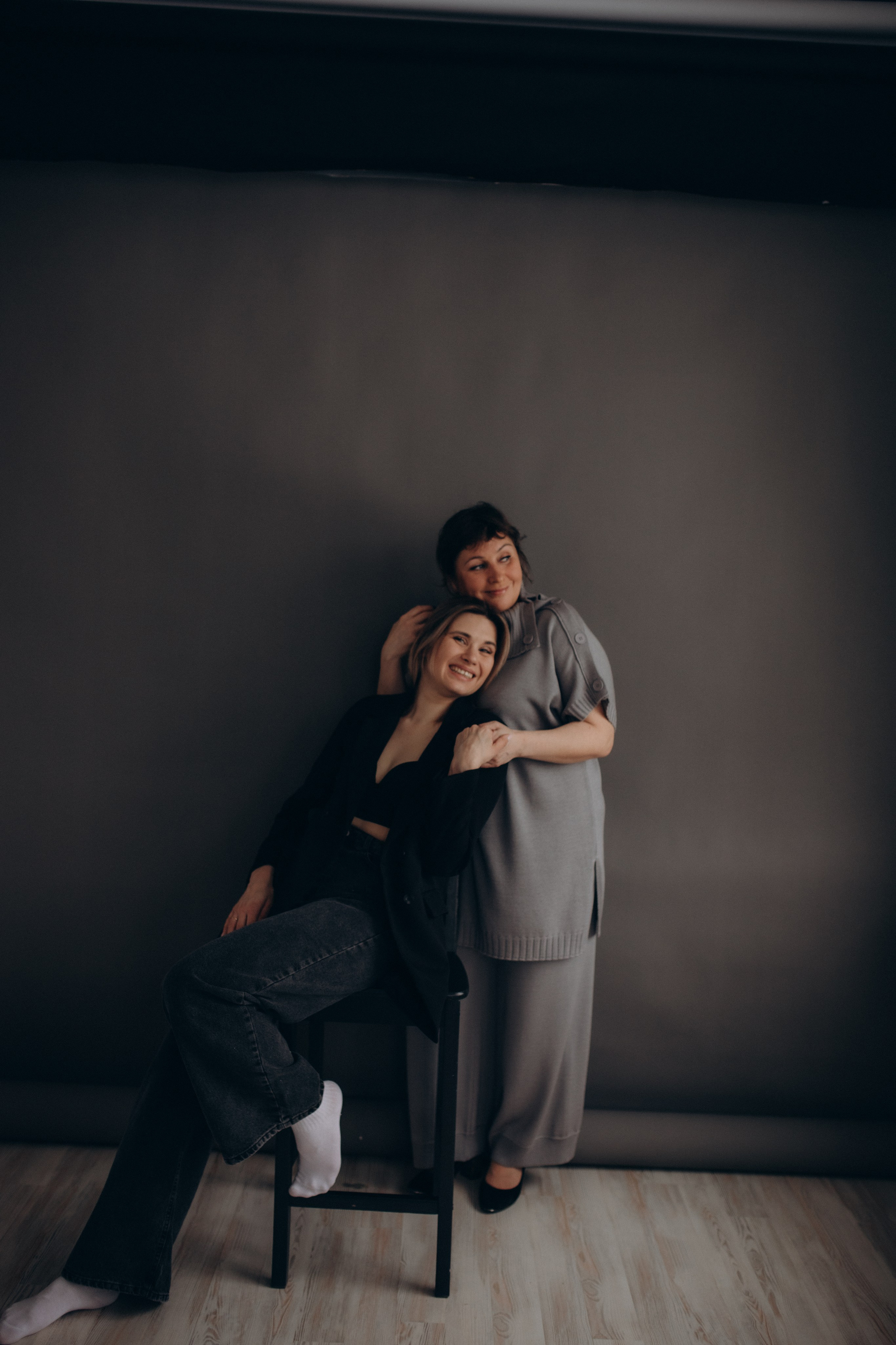 Семейная фотосессия в студии г. Тихвин. Услуги