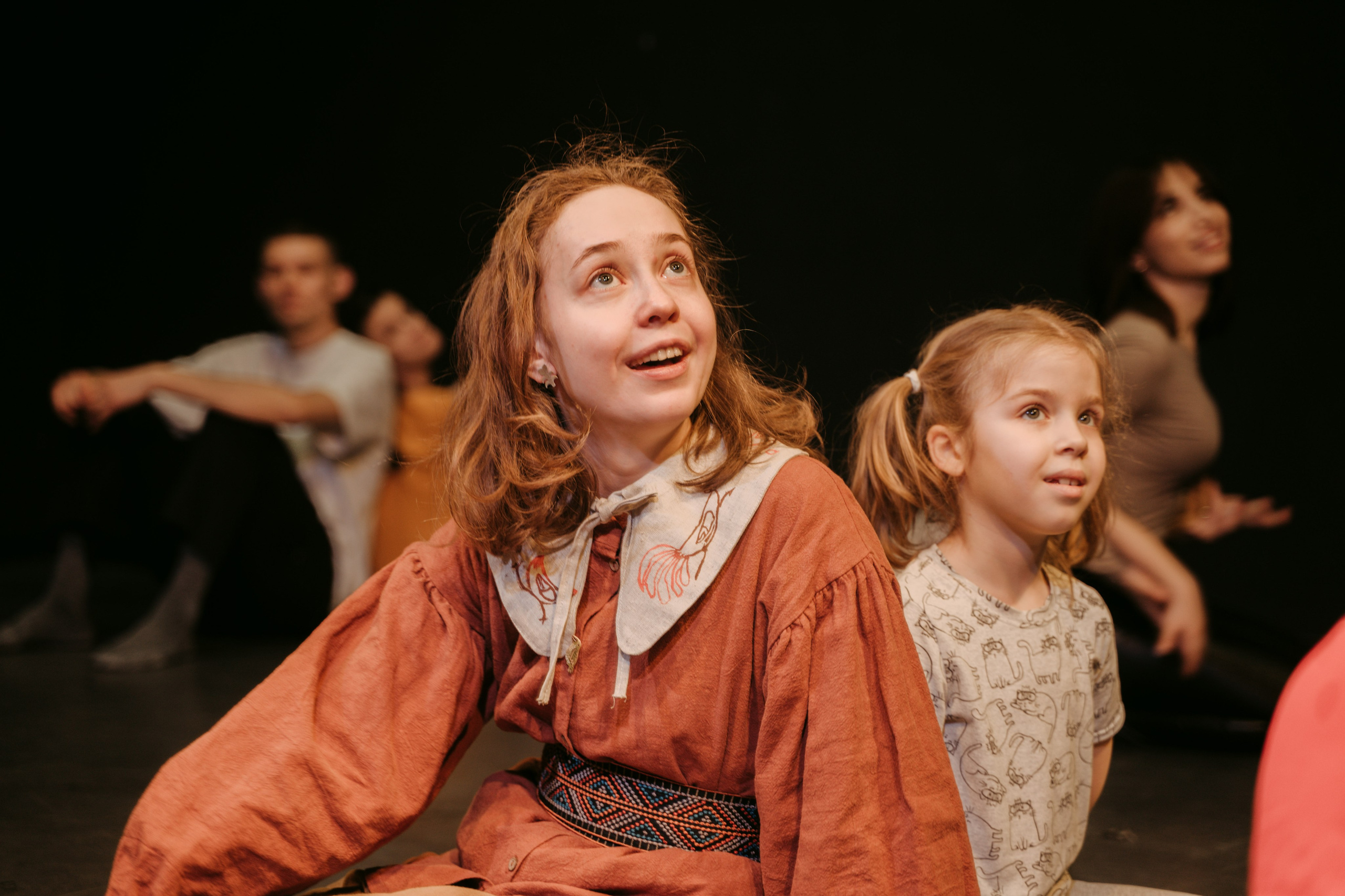 Дети танцуют // моң. Главная