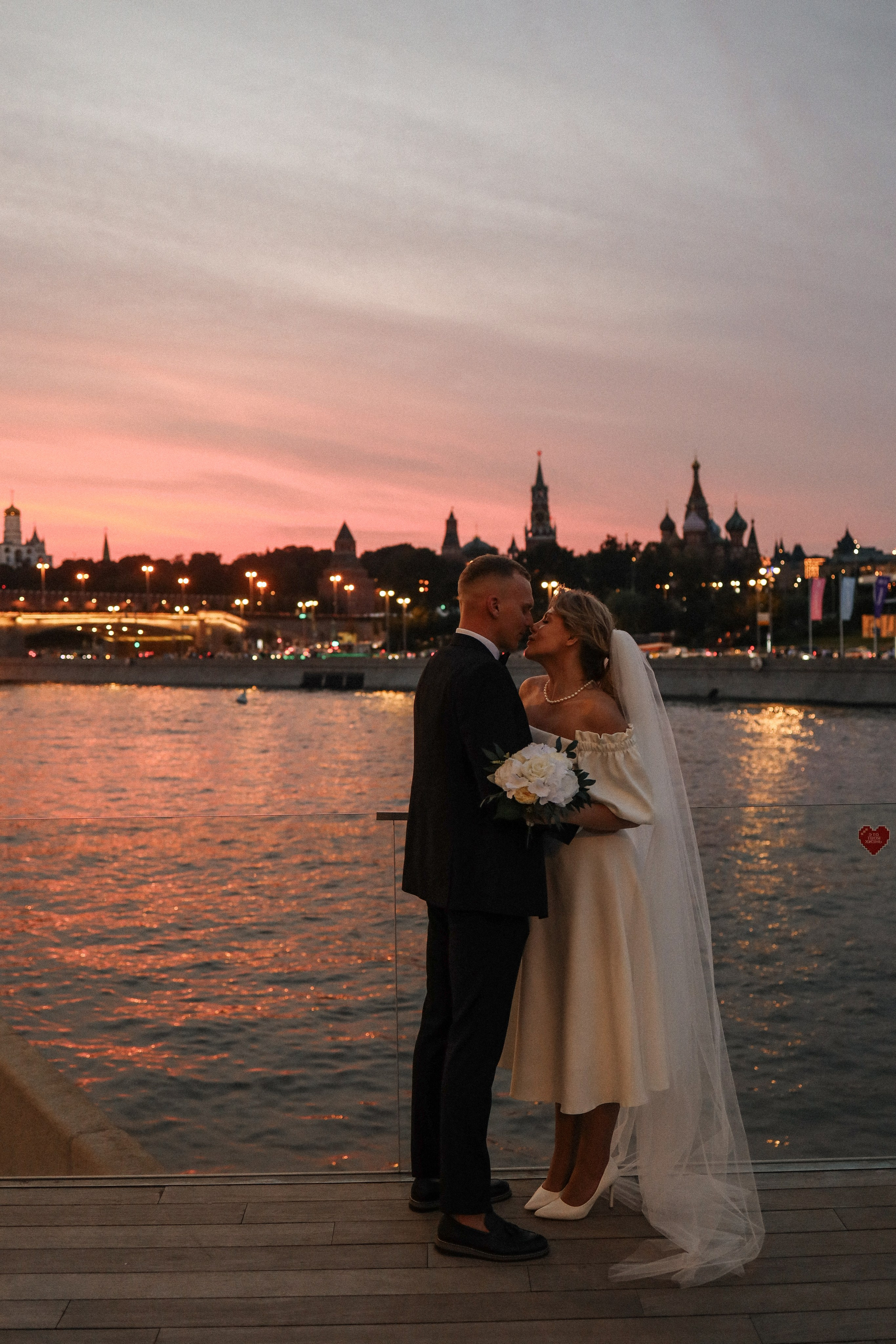 М. + Л.  Роспись в МФЦ, прогулка по ночной Москве. Семейный и lovestory фотограф в Москве Светлана Коняхина