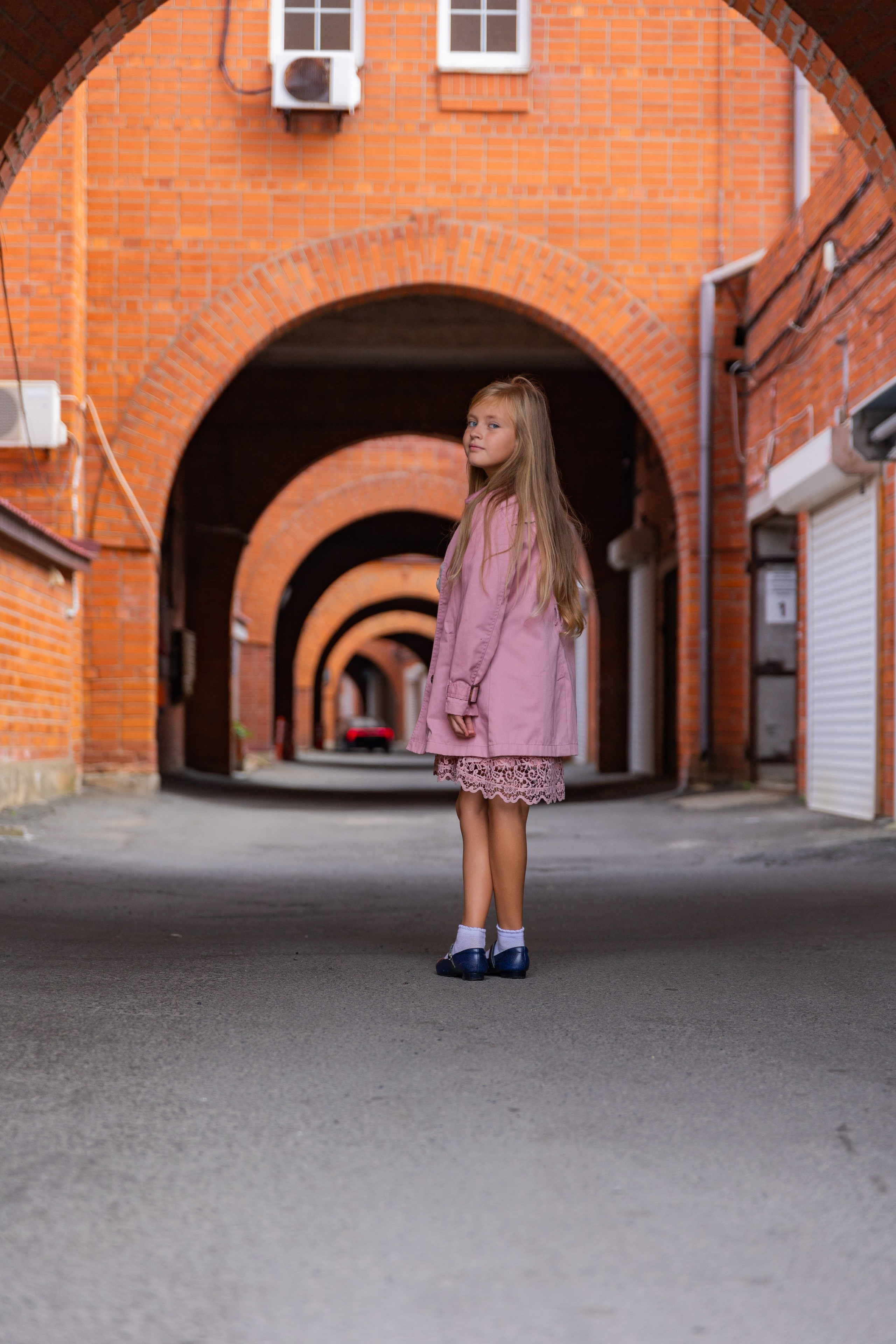 Портрет девочки, поза, ракурс, пример тематической фотосессии. Современные выпускные альбомы, тропа здоровья, Лейтенанта Шмидта