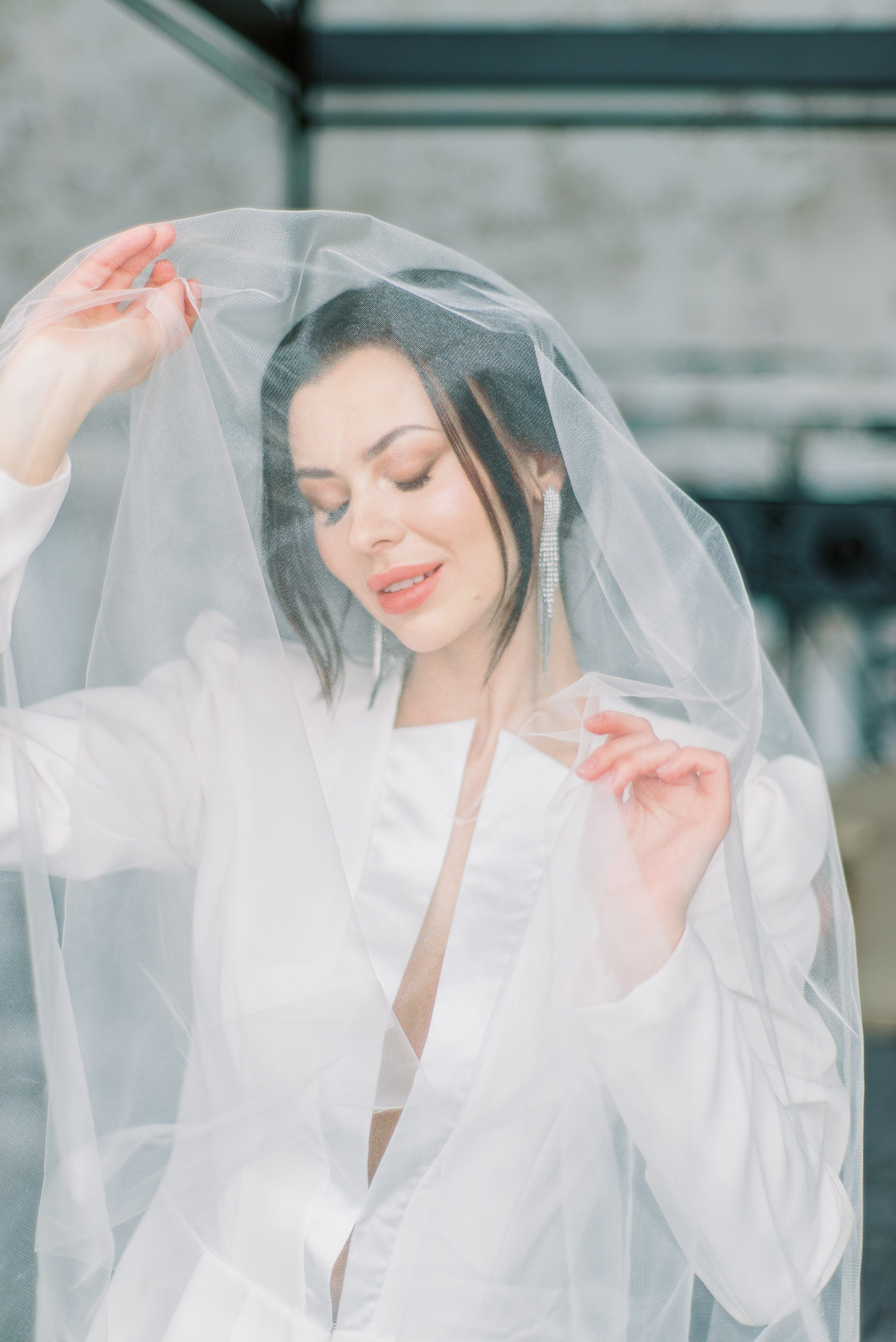 Свадебная зимняя фотосессия, со сборами в студии