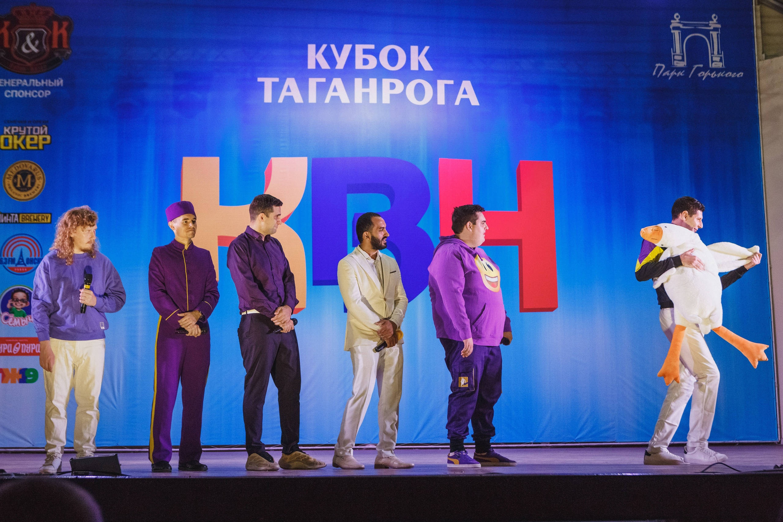 Шутки с уголка: Весёлый день с КВН в Парке Горького Таганрога. Свадебный и семейный фотограф в Таганроге Бакарюк Антон