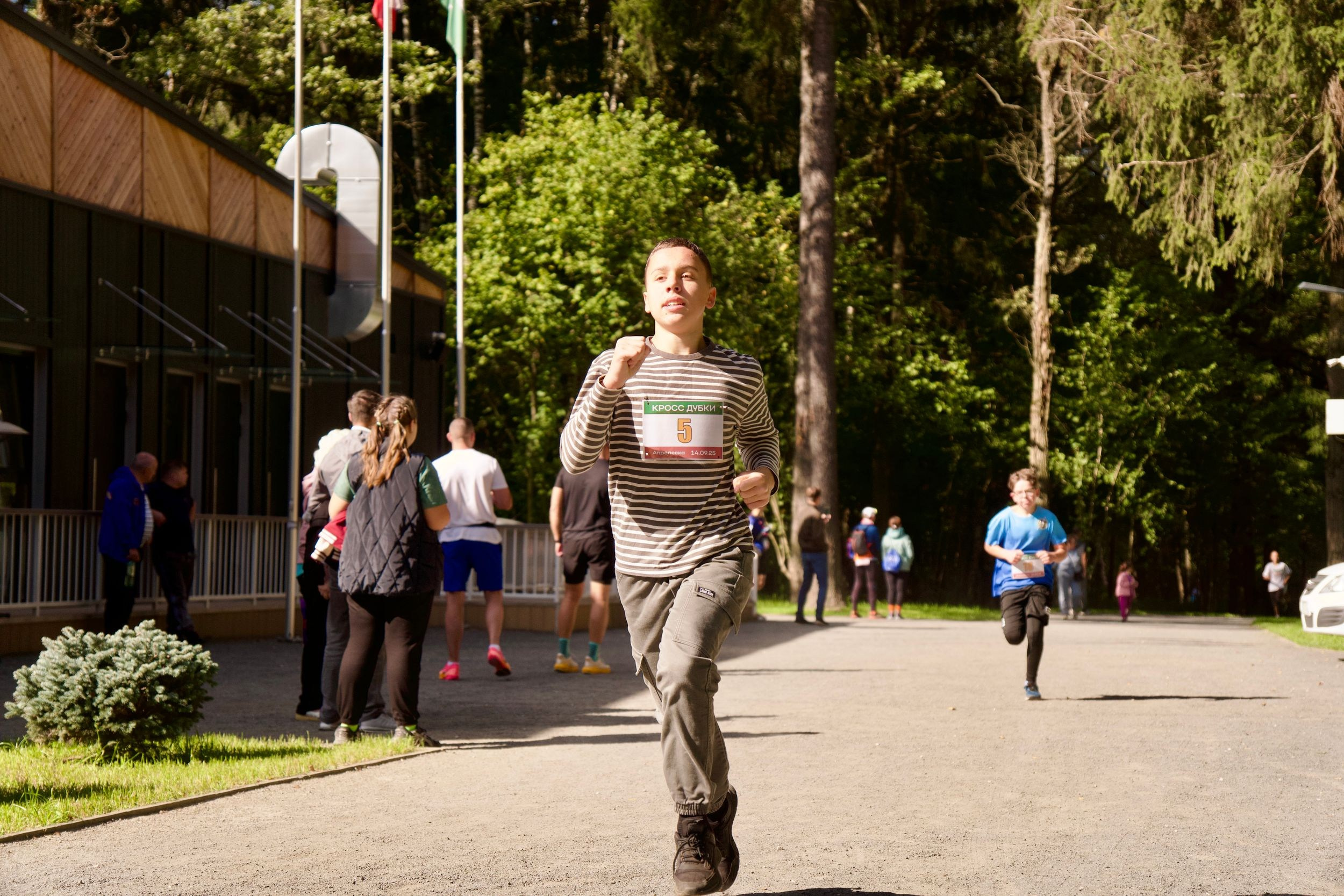 Забег в парке «Дубки». Кафе «БЕЛКА НАШЕПТАЛА». Ну оооочень концептуальное кафе