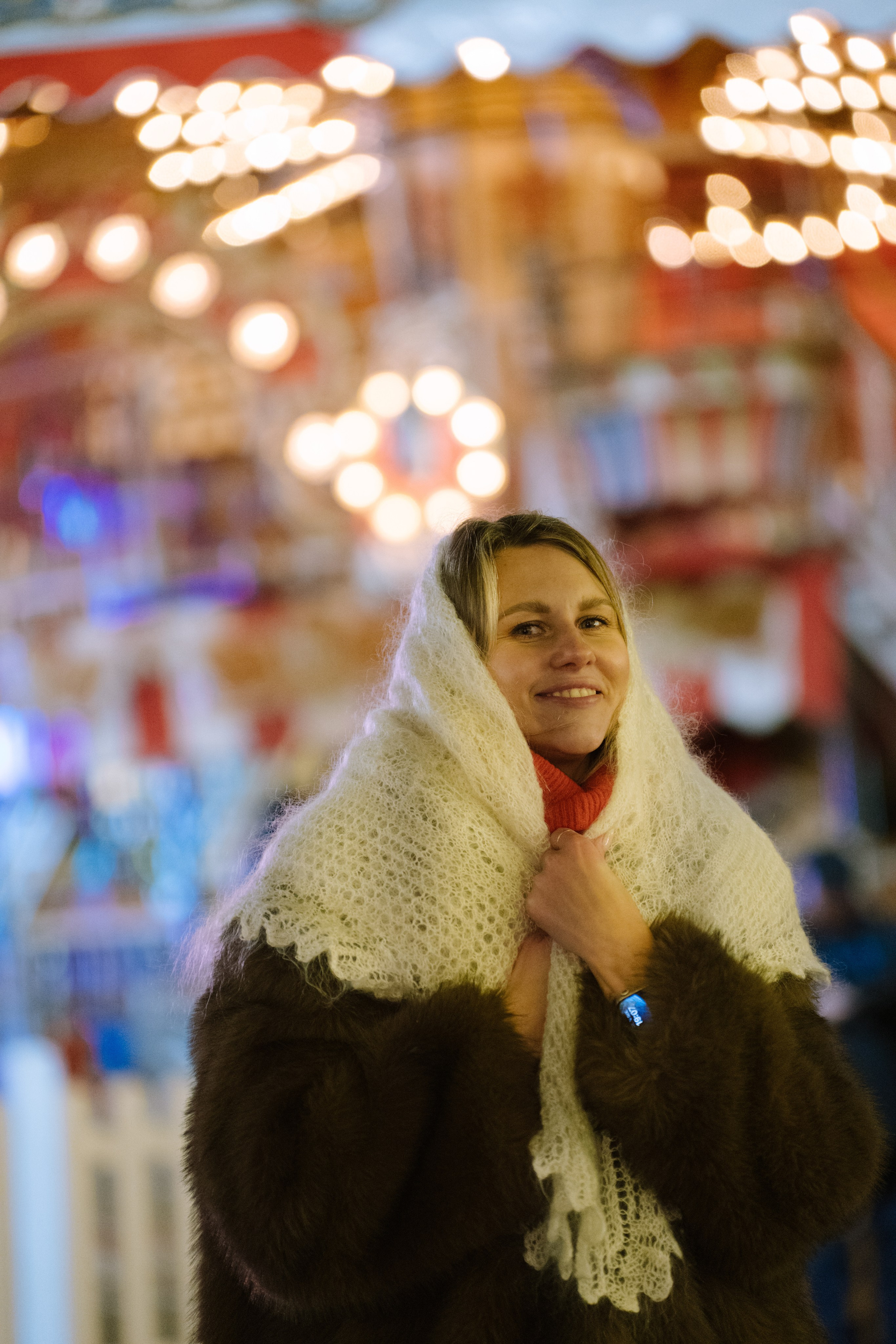 ПРОГУЛКА НА МАНЕЖНОЙ ПЛОЩАДИ ДЛЯ ДЕВУШКИ ПЕРЕД НОВЫМ ГОДОМ (НОВОГОДНЯЯ ФОТОСЕССИИЯ НА МАНЕЖНОЙ ПЛОЩАДИ). Профессиональный фотограф, Санкт-Петербург — Виктория Богомолова