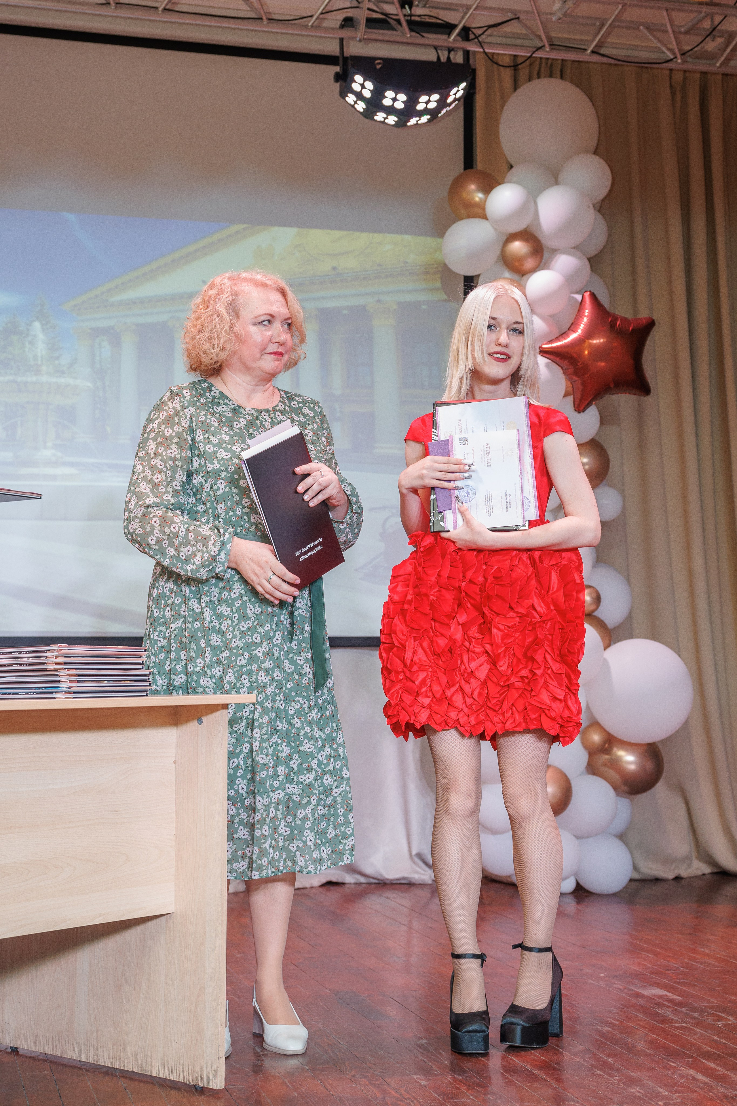 Вручение аттестатов. Свадебный и семейный фотограф в Новосибирске Ирина Дорошкова