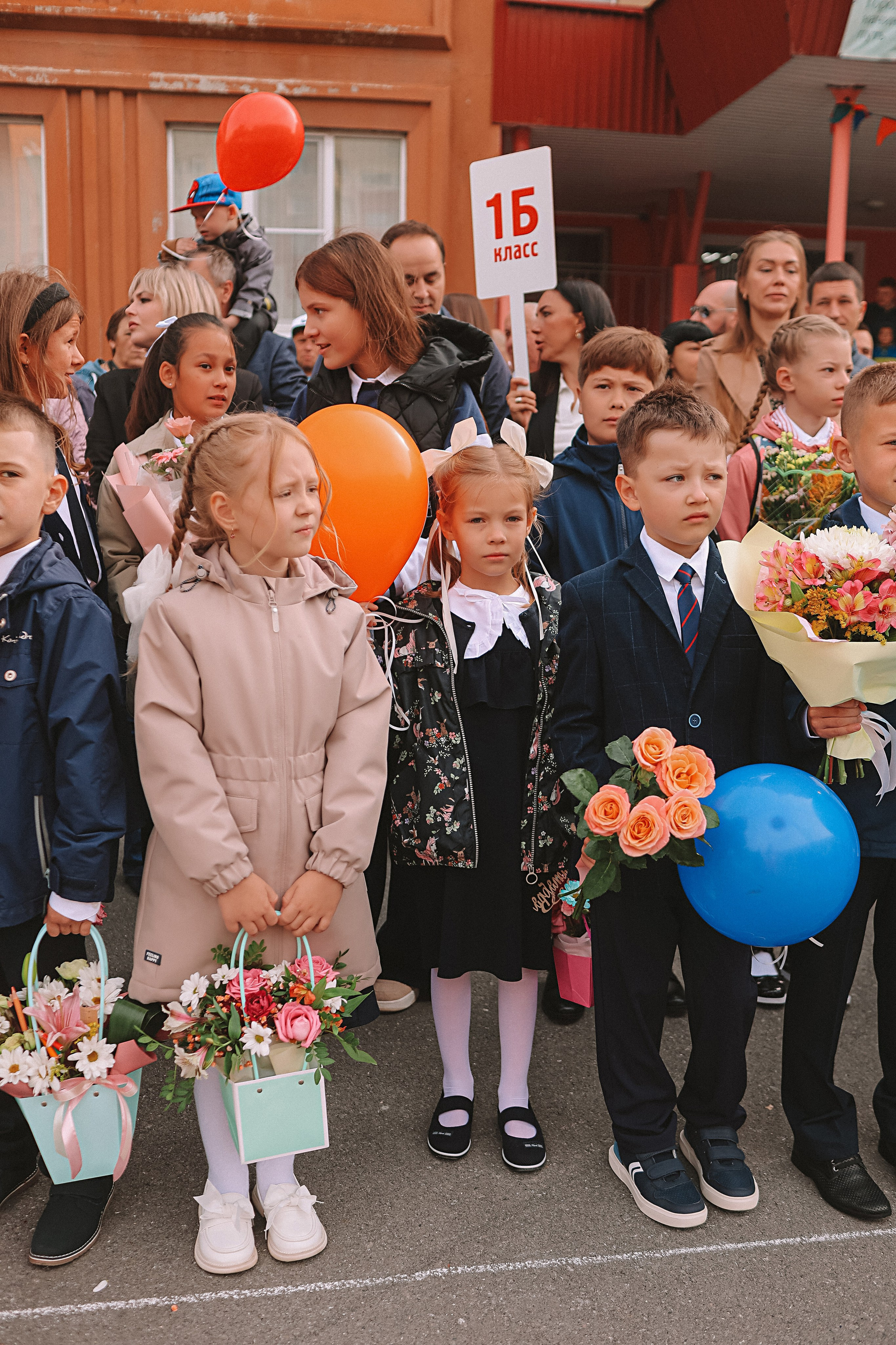 1 сентября линейка+кл час+портреты. Семейный фотограф Тюмень, фотограф на роды Салмина Мария