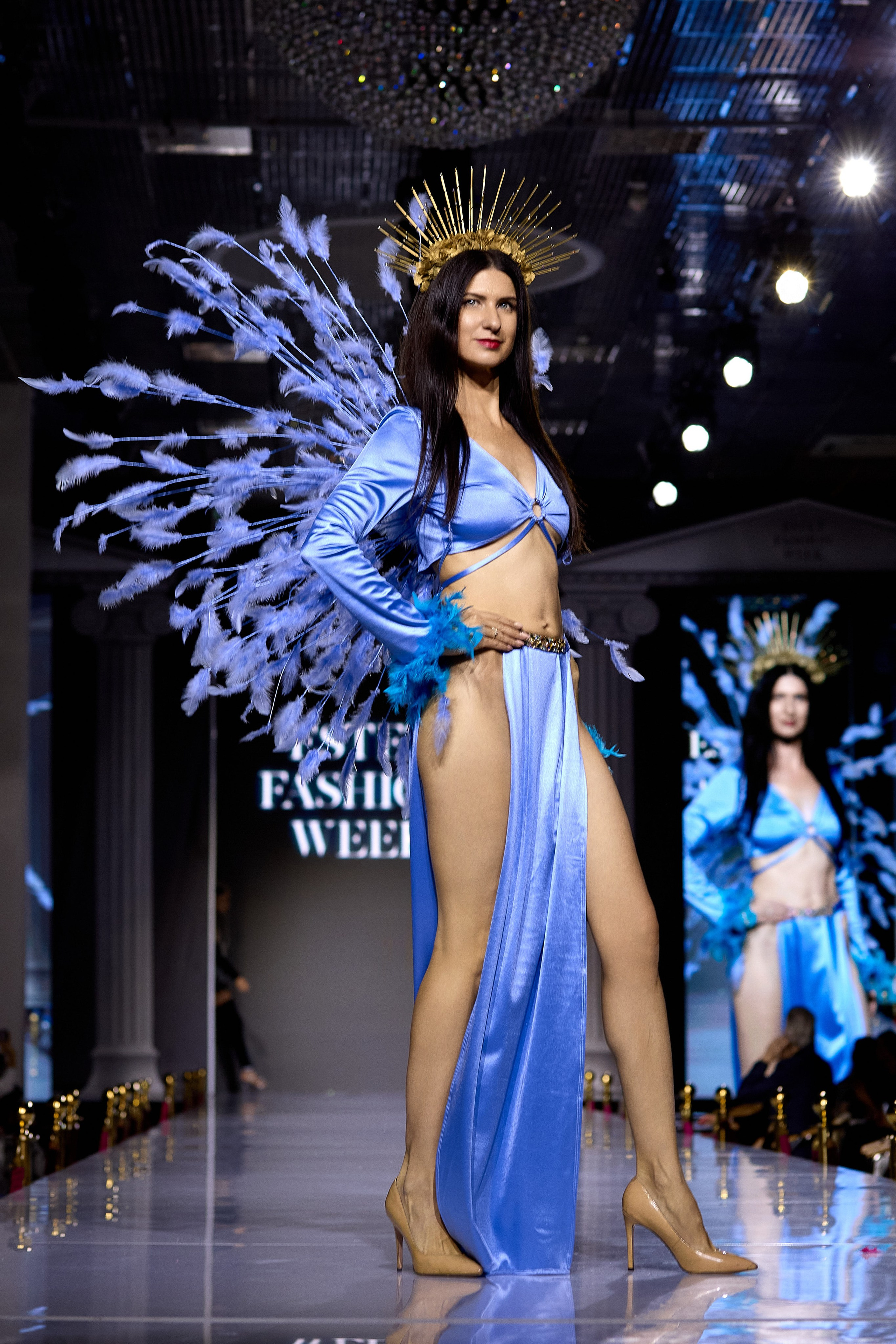 Показ в стиле Victoria's Secret | Ювелирная неделя моды «Эстет»