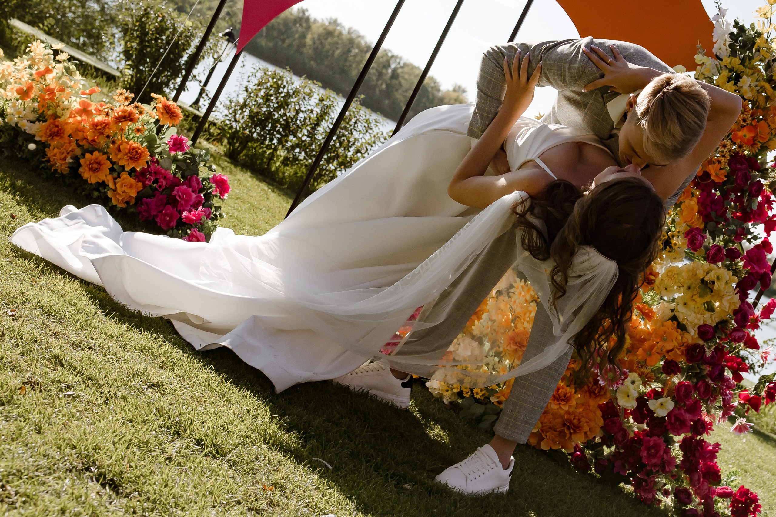 Яркая неоновая свадебная фотосессия в «Нет на карте». Свадебный и семейный фотограф в Самаре и Тольятти | Елена Топанцева