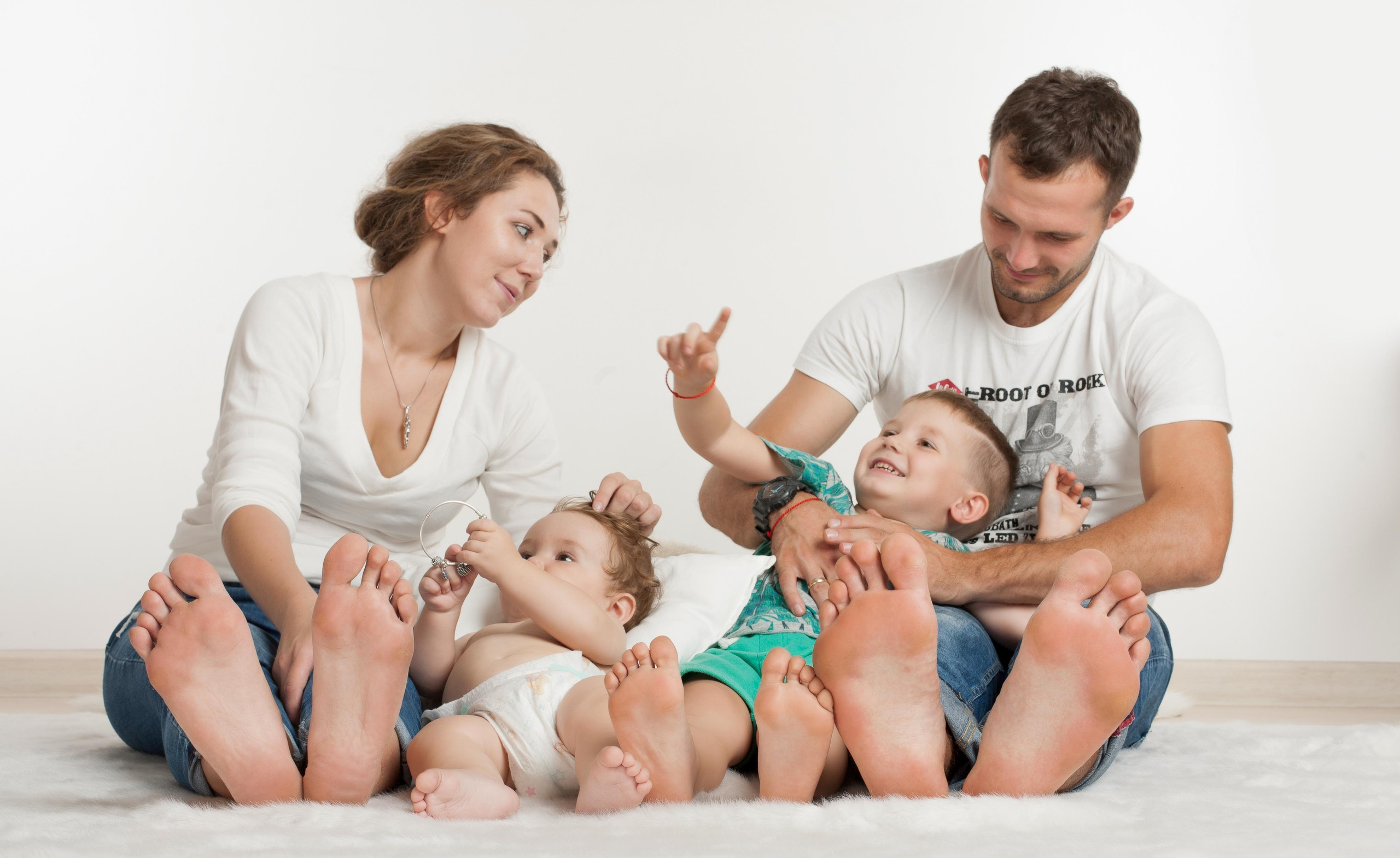 Семейный портрет Семьи Регины. Выездная съемка. Фотостудия Алматы. Семейная и детская фотостудия Family studio.Фотограф Алматы