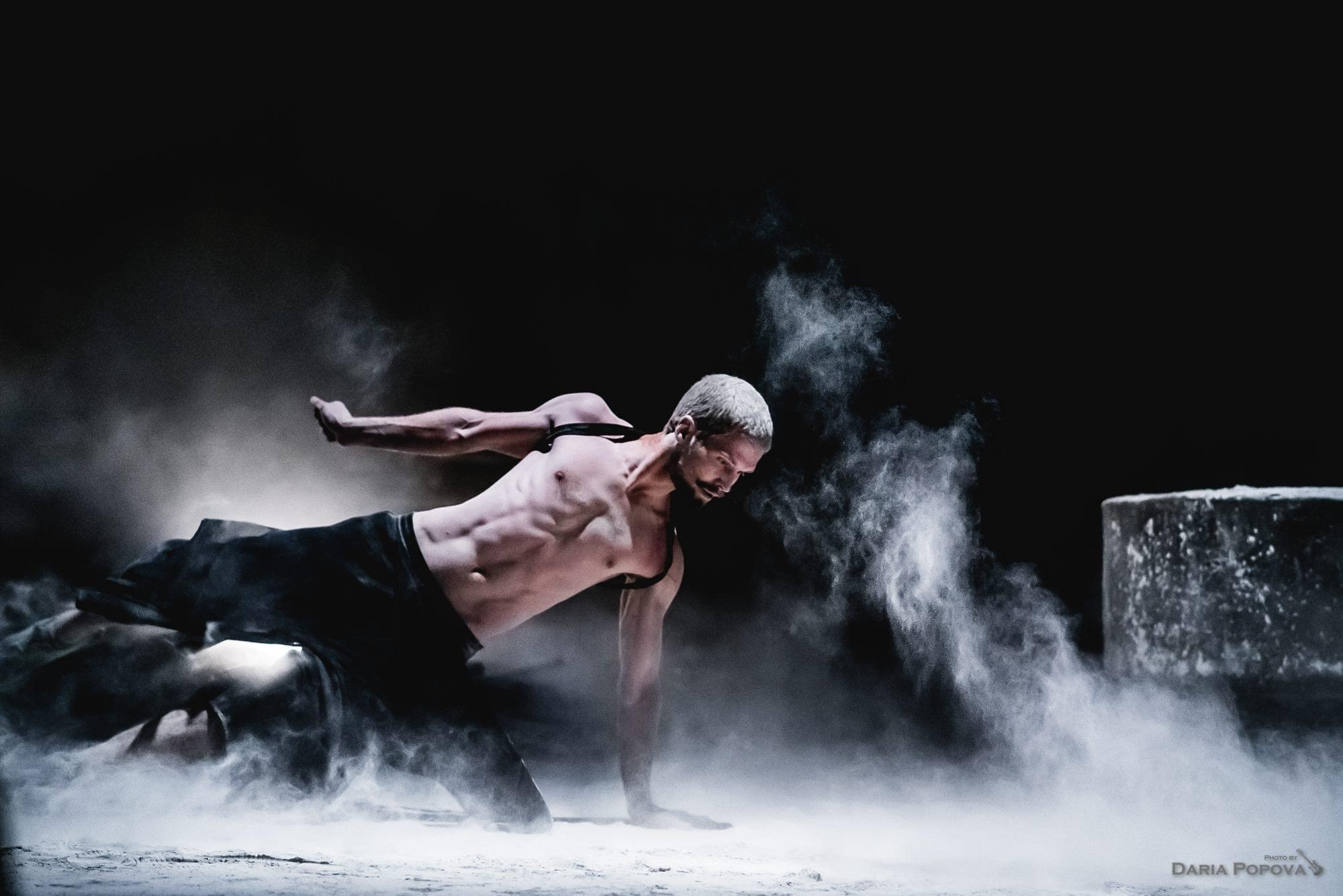 Фотосессия «DUST». Художник по свету Максим Сергачев