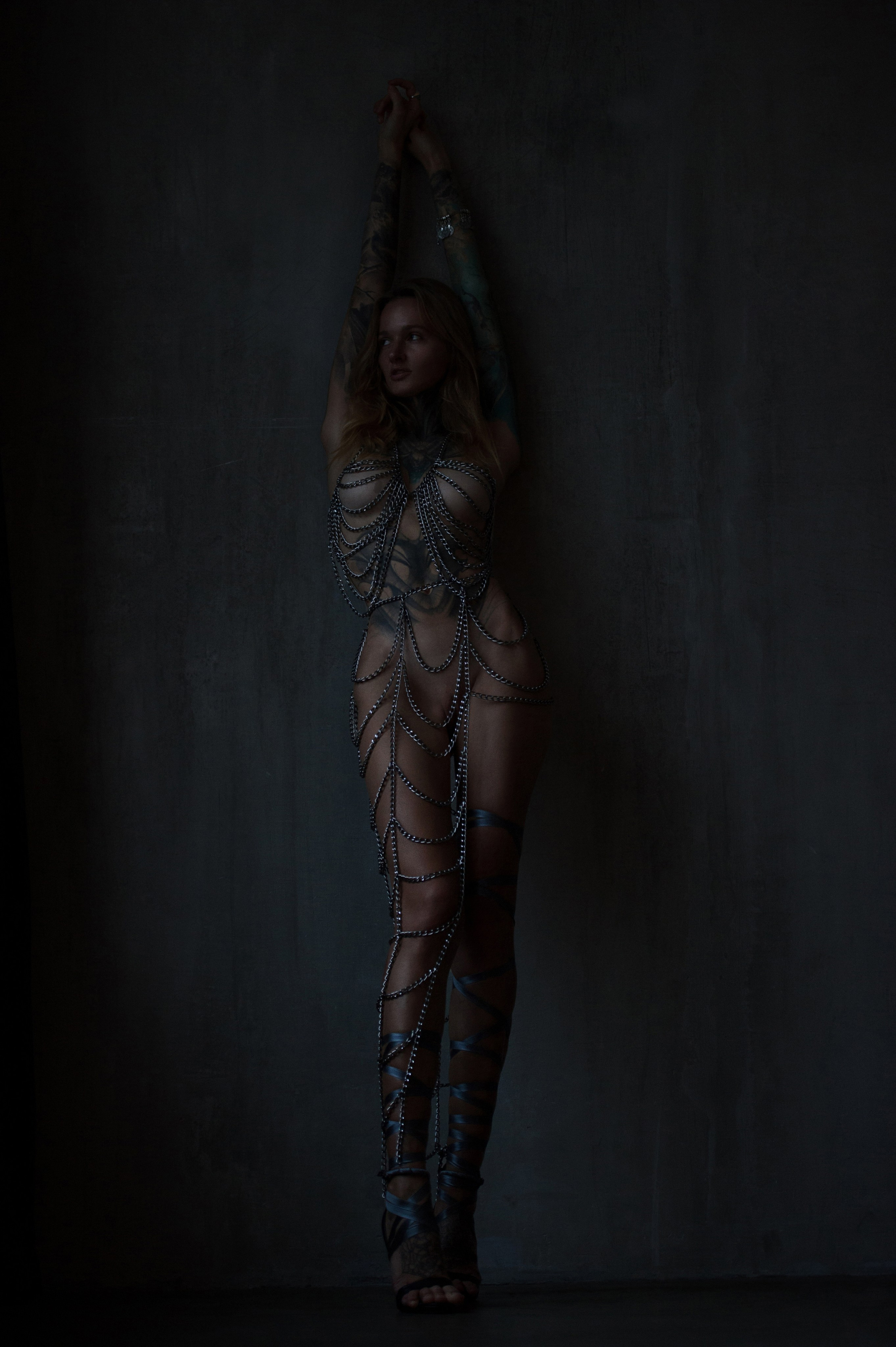 Фотосессия в стиле минимализм. Александр Mr.Brass — фотографирую женский портрет в Москве