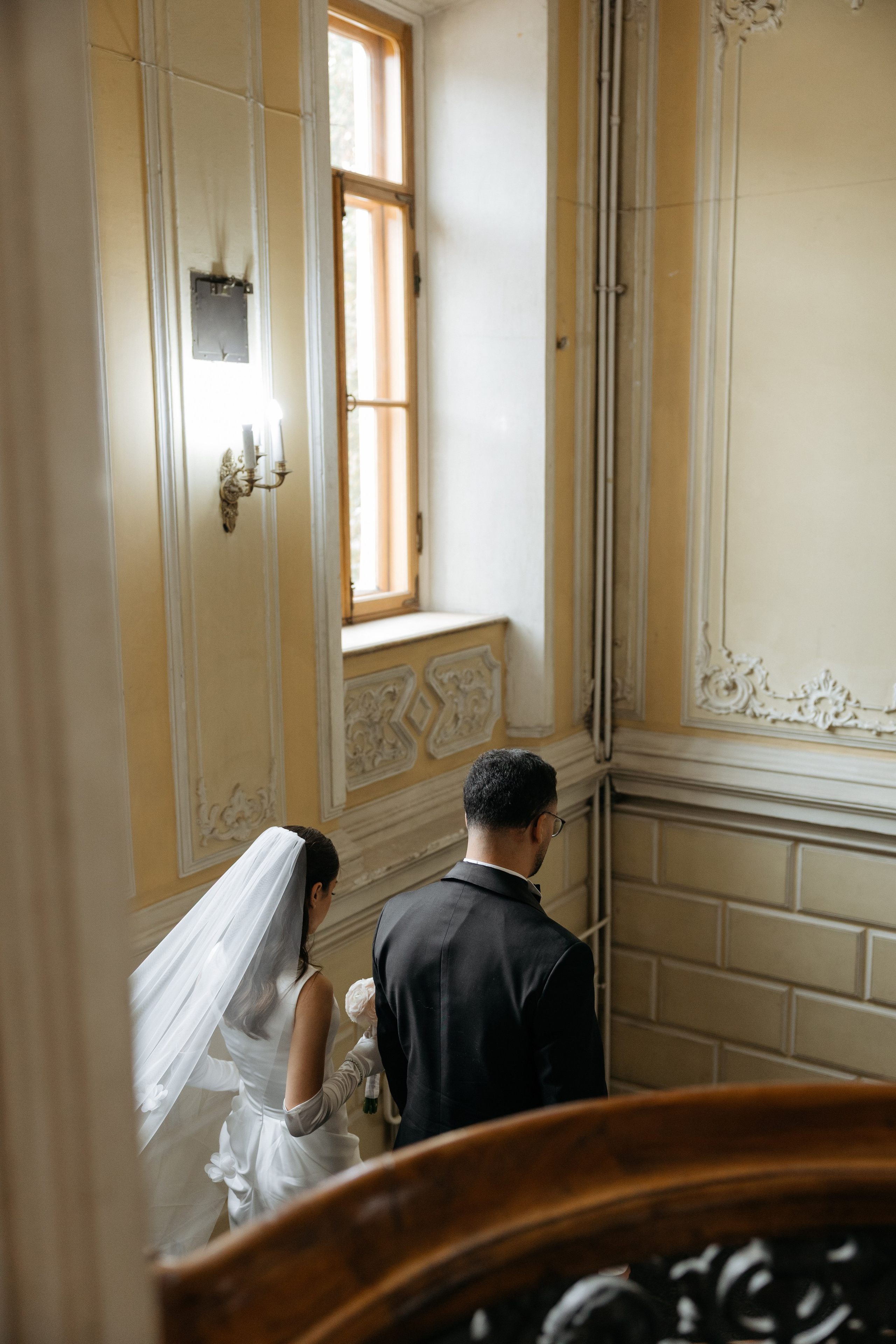 Роспись в Кутузовском ЗАГСе, фотосессия в Пушкинской библиотеке и банкет (семейный ужин) в ресторане «Кафе Пушкинъ». Свадебный фотограф в Москве Полина Лелетко