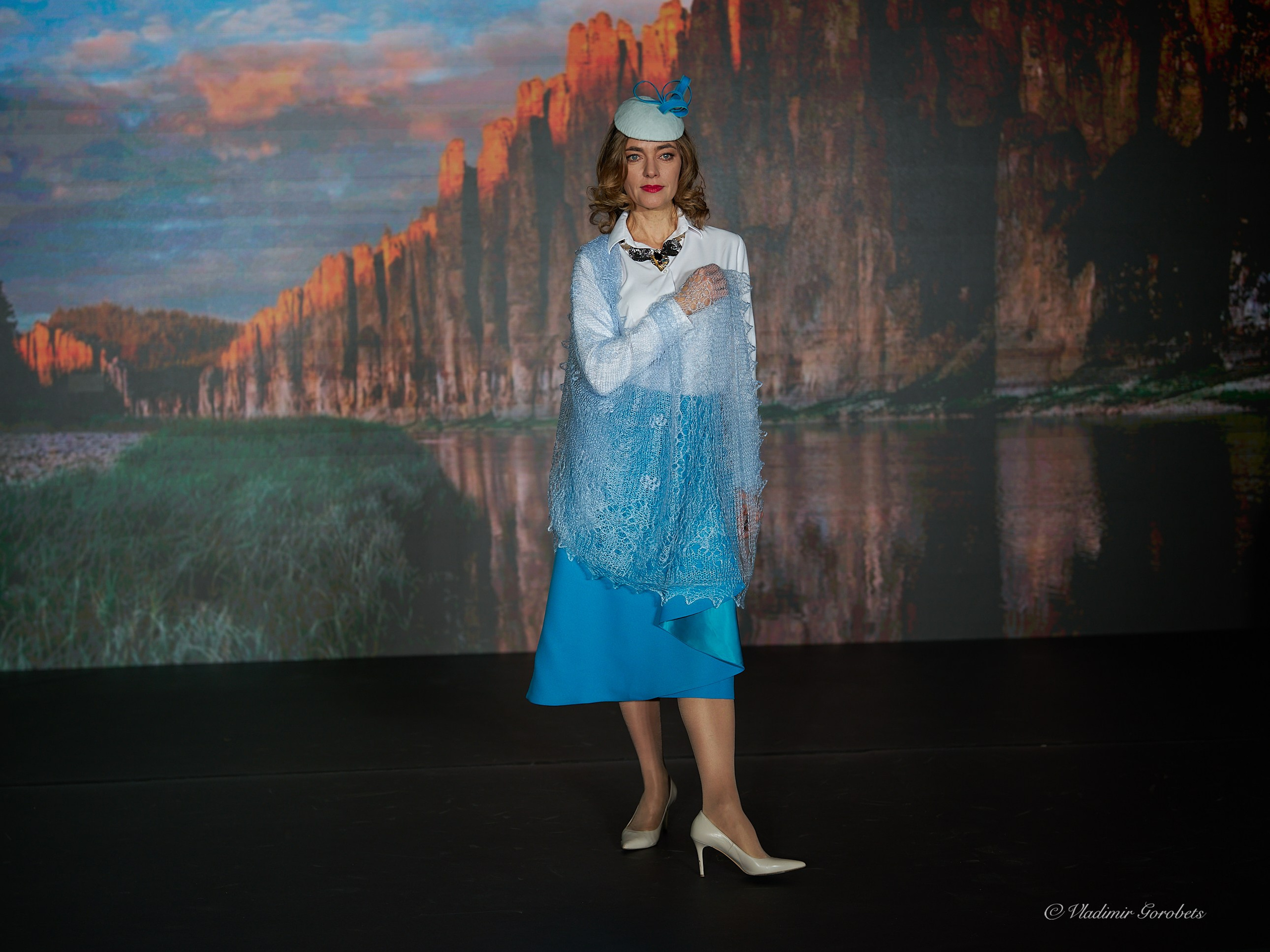 Показ на выставке «Жар-птица», 2025. Коллекционер и искусствовед Олеся Ястребова