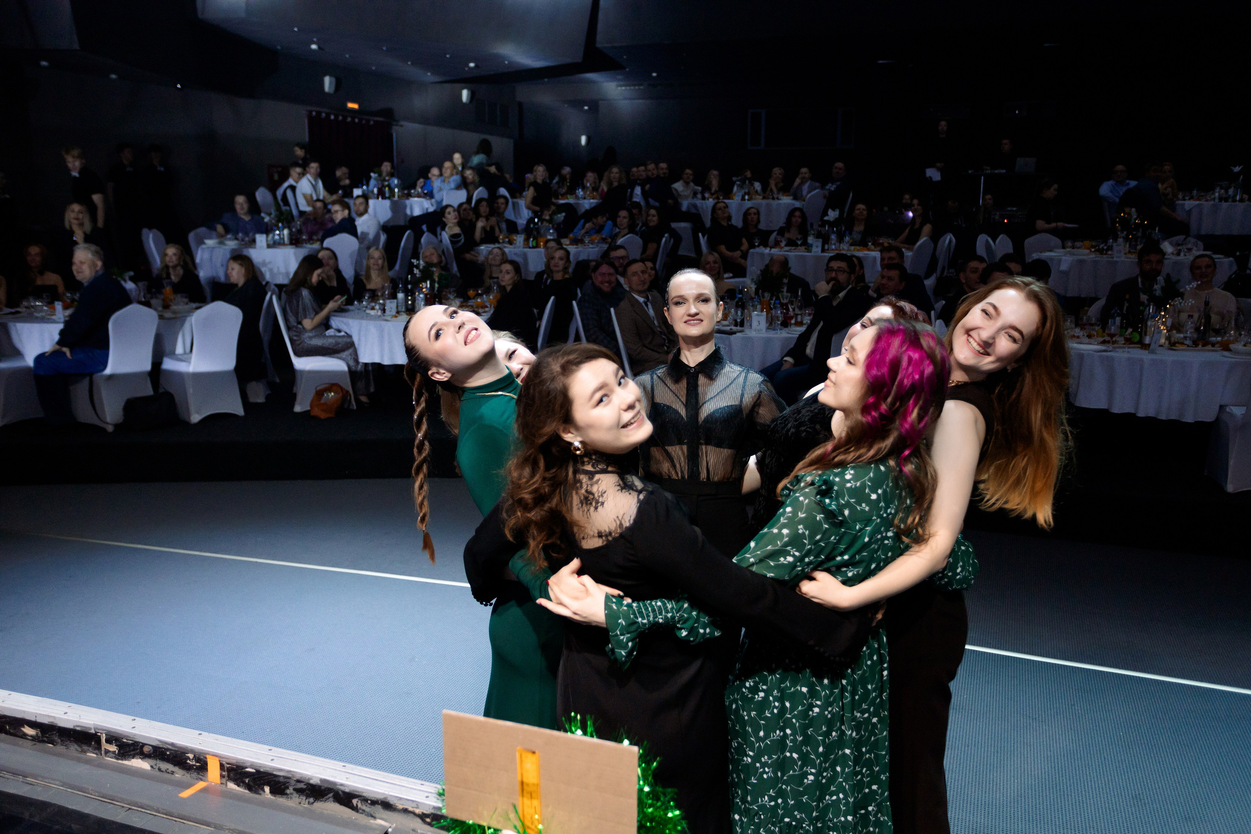 РЕПОРТАЖ: НОВЫЙ ГОД В ДК МЕТАЛЛУРГ. Профессиональный фотограф в Ижевске Леша Петров