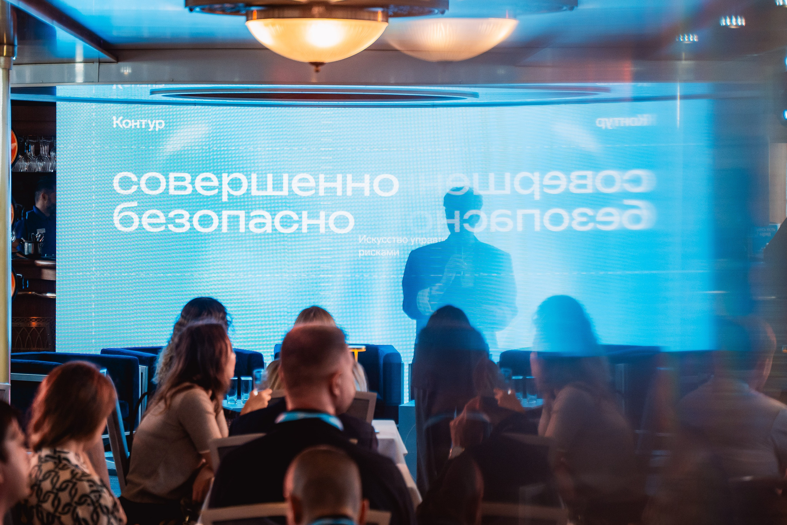 Контур — Совершенно безопасно. Репортажный фотограф в Москве Федор Вдовин