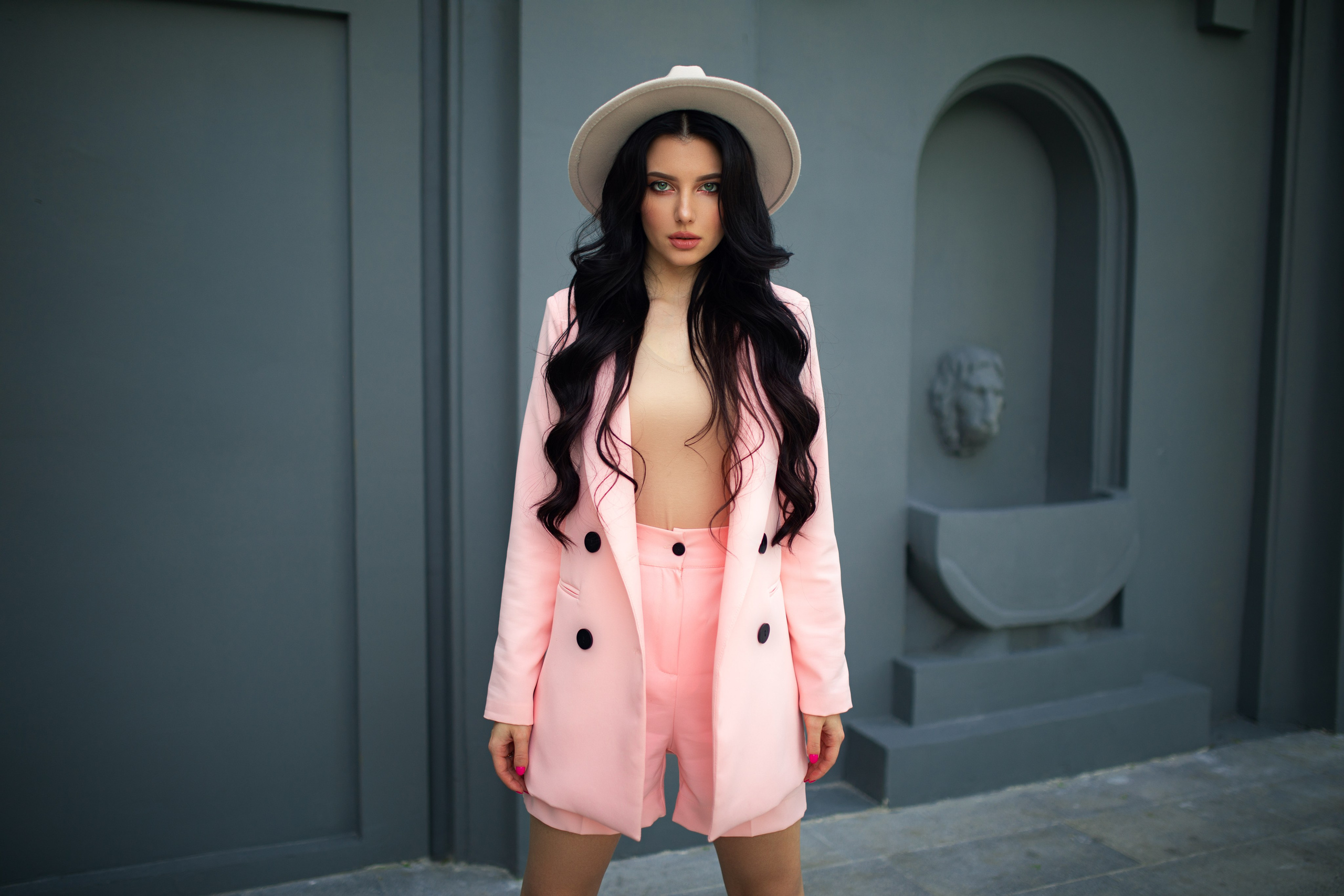 Фотосет с Кристиной в студии на циклораме и на улице города в формате для «себя»